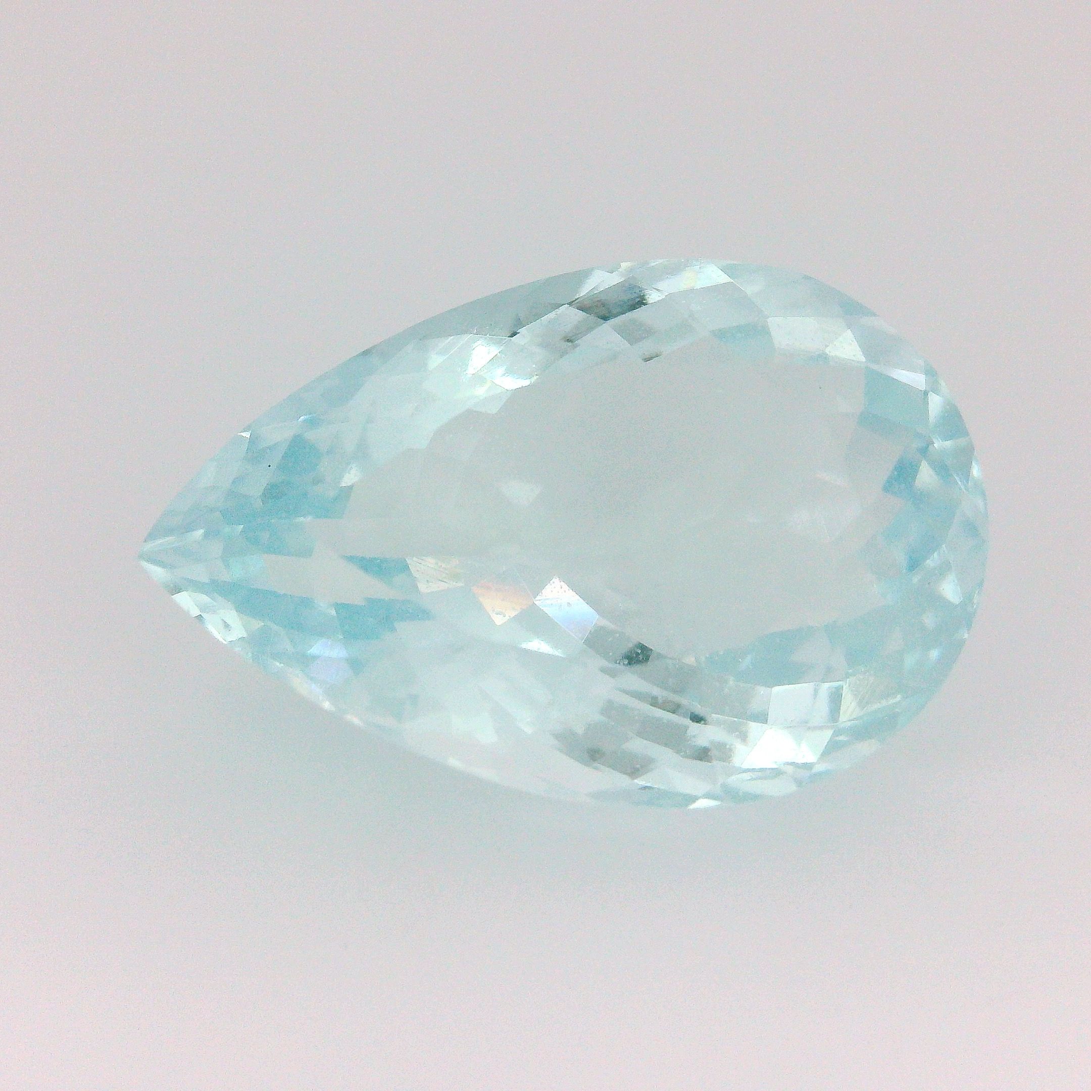 Akwamaryn 13,42 ct, niebieski, szlif gruszka