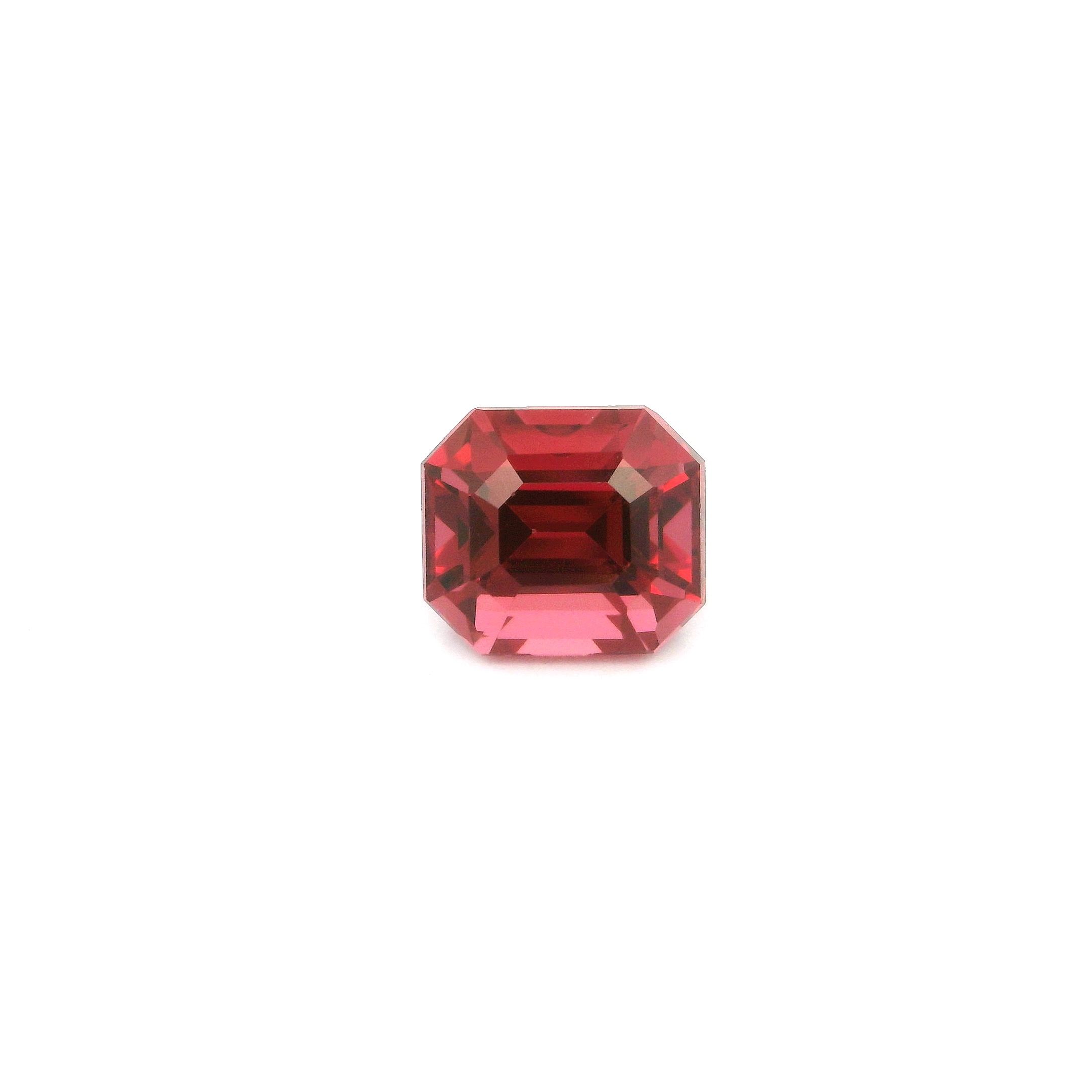 Granat 2,05 ct, różowy, szlif ośmiokątny