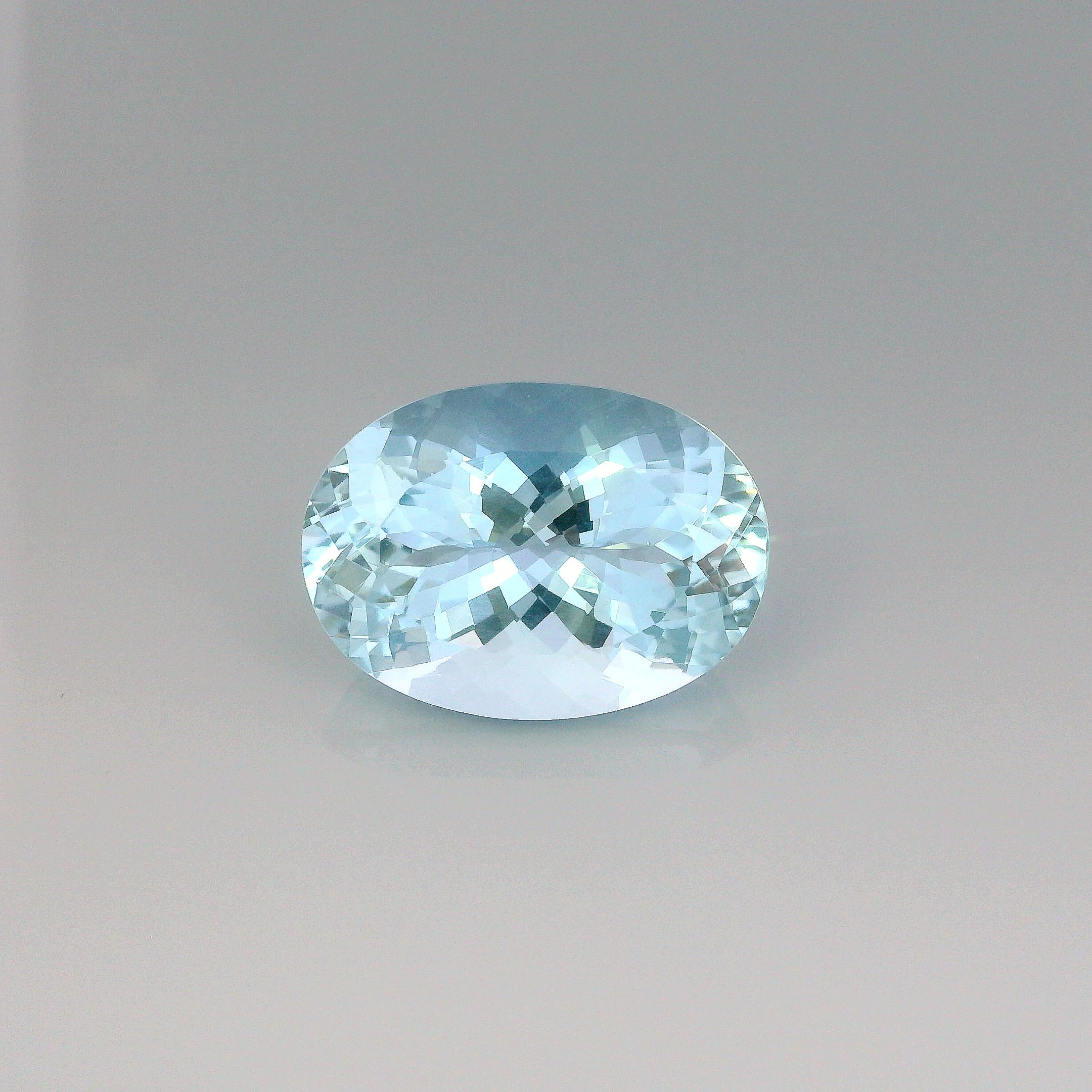 Akwamaryn 10,40 ct, niebieski, szlif owalny