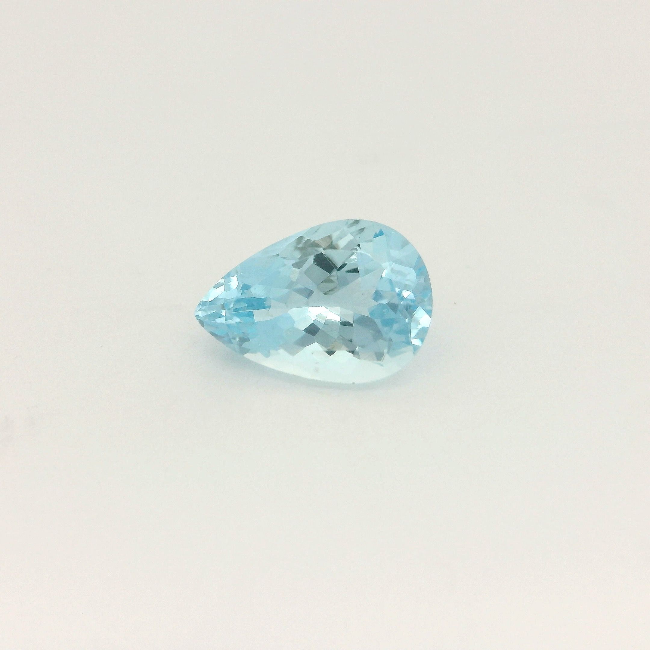 Akwamaryn 1,87 ct, niebieski, szlif gruszka