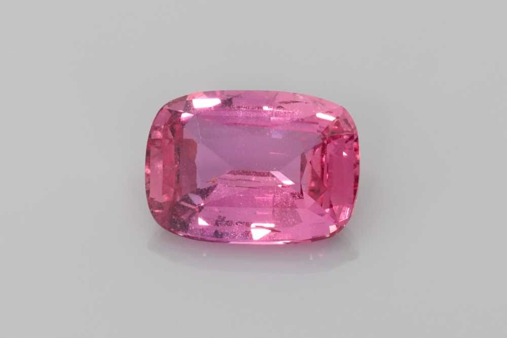 Szafir 3,01 ct, różowy, szlif cushion