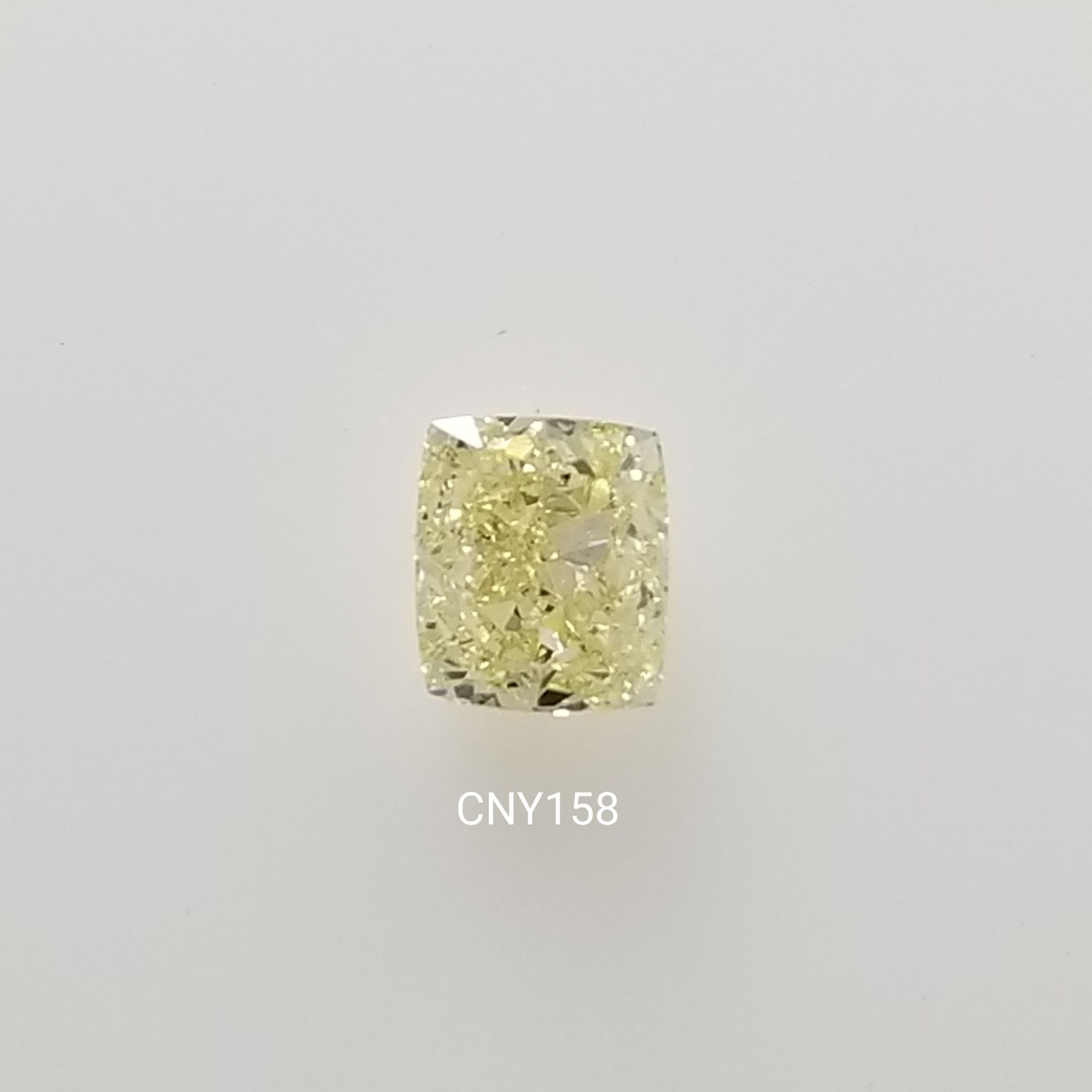 0.72 カラット クッション モディファイド ファンシー イエロー SI2 天然 ダイヤモンド