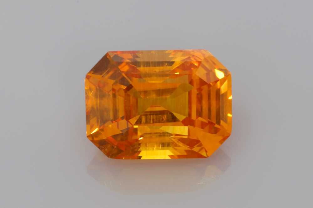 Szafir 4,66 ct, pomarańczowy, szlif szmaragdowy