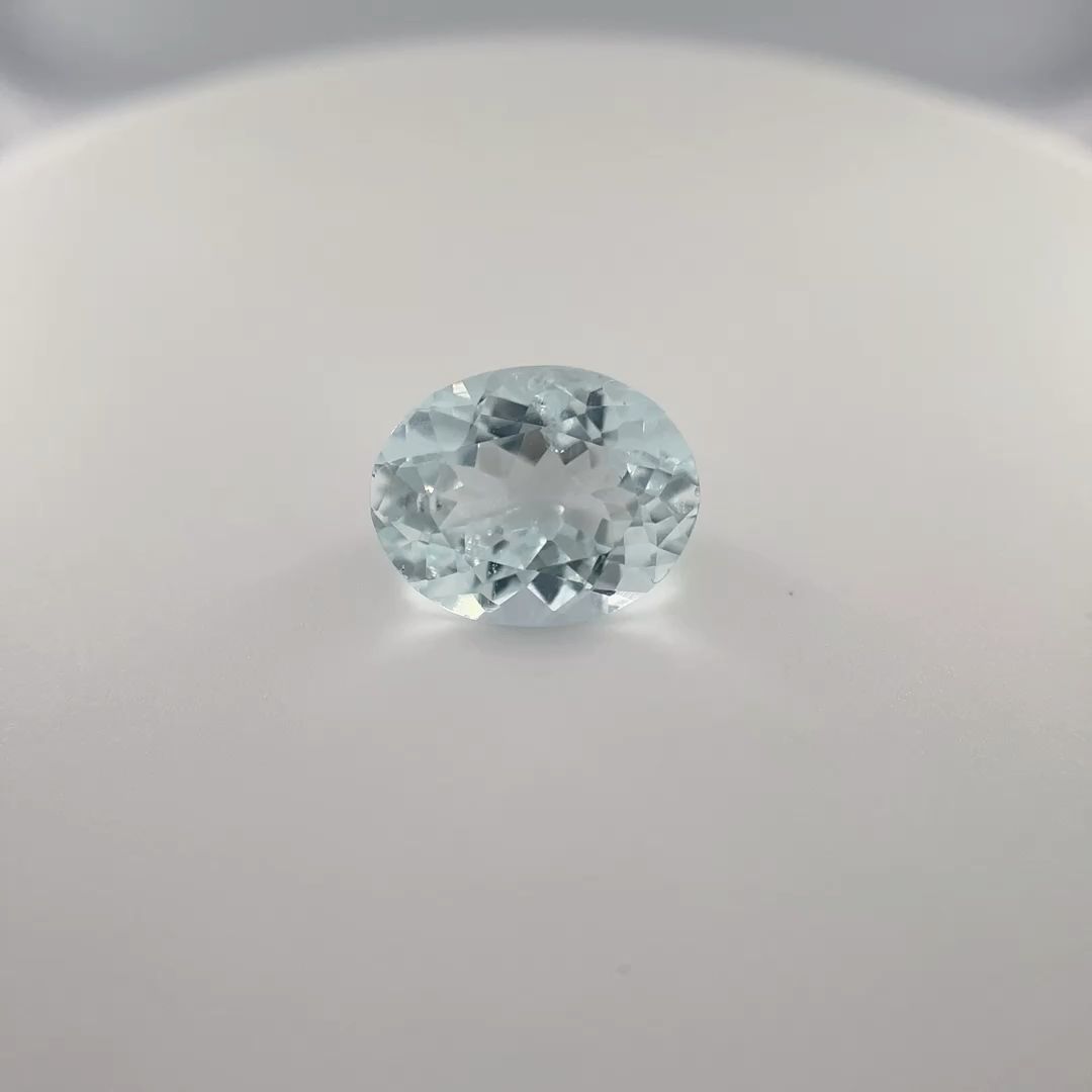 Akwamaryn 2,81 ct, niebieski, szlif owalny