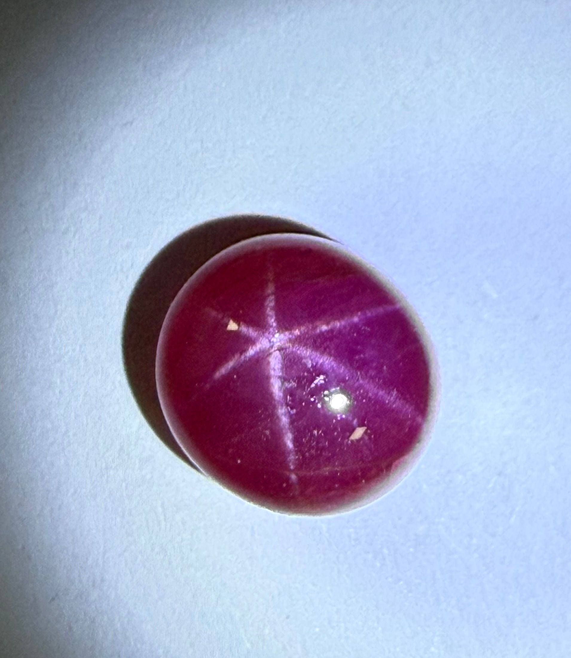 Rubin 5,53 ct, czerwony, kaboszon