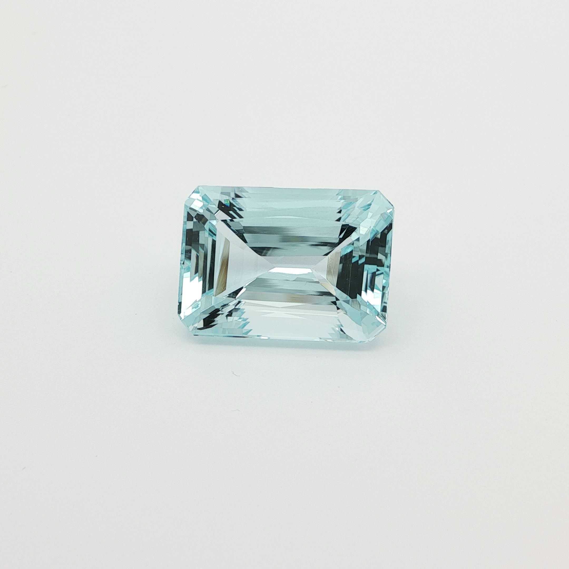 Akwamaryn 21,75 ct, niebieski, szlif ośmiokątny
