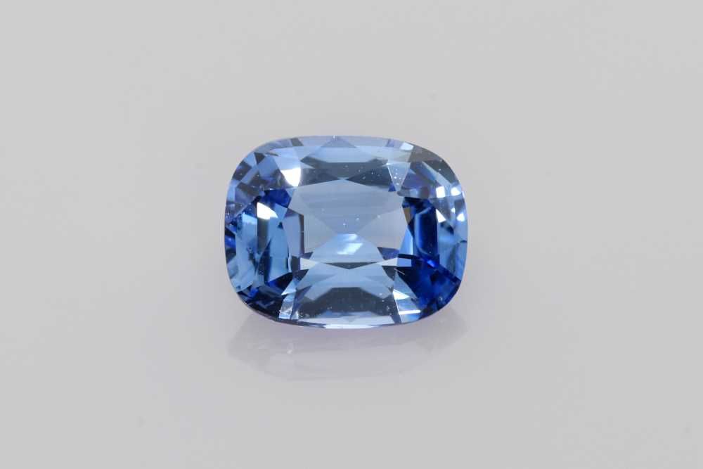 SAPPHIRE FACETED 2.12ct BLUE Very Light BLUE SI SRILANKA HEATED