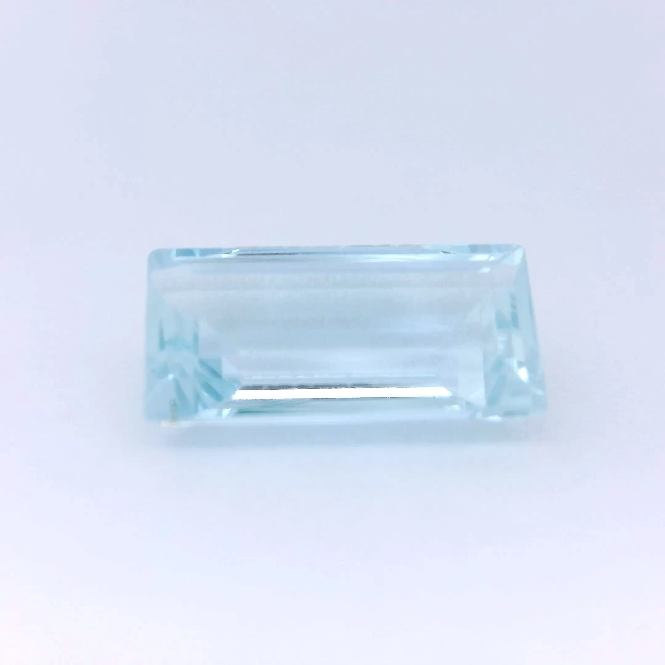 Akwamaryn 2,53 ct, niebieski, szlif bagietka