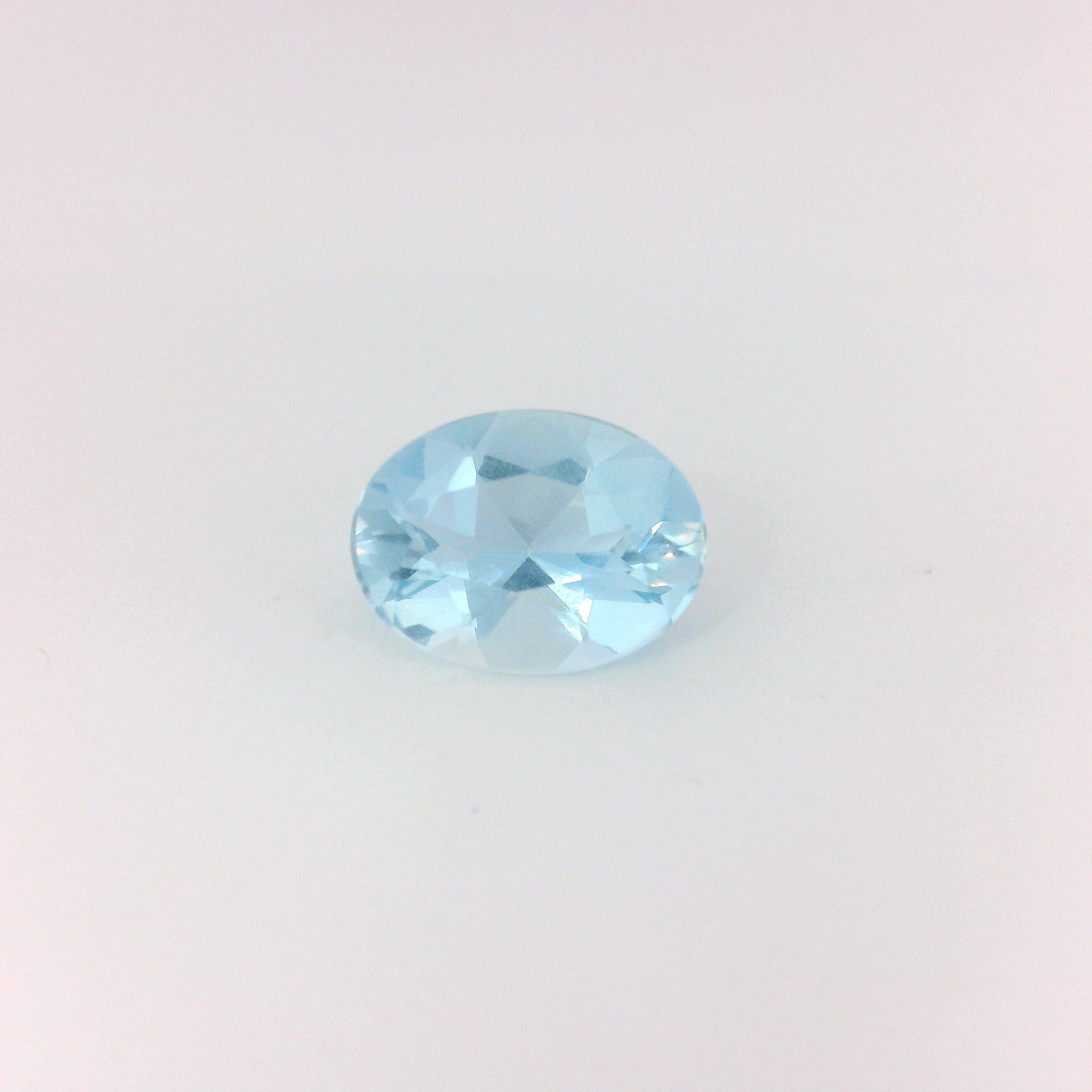 Akwamaryn 1,05 ct, niebieski, szlif owalny