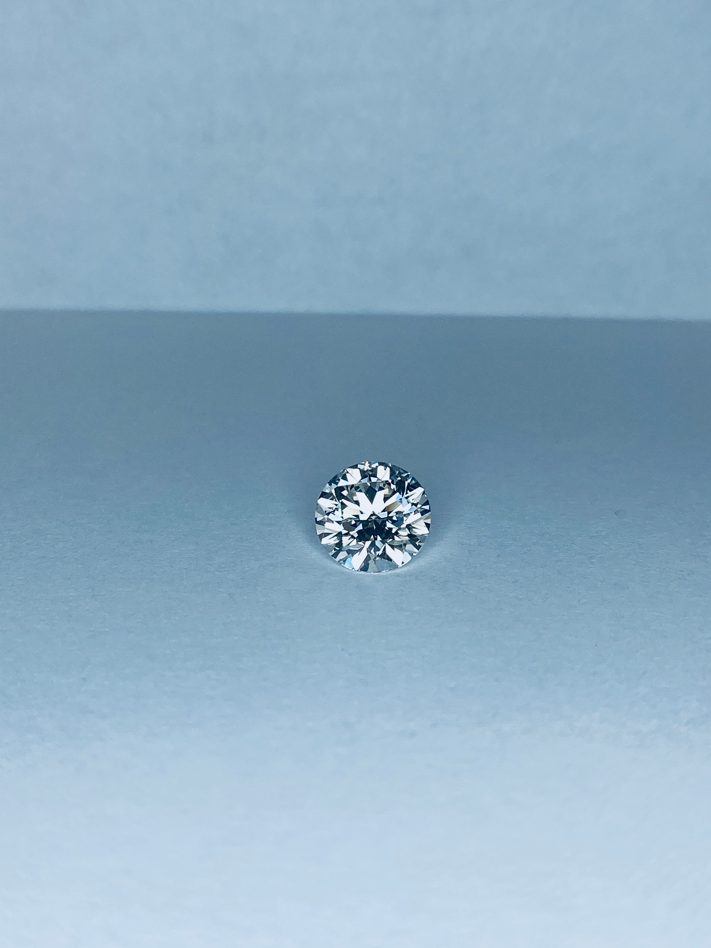 Prírodný diamant okrúhly...