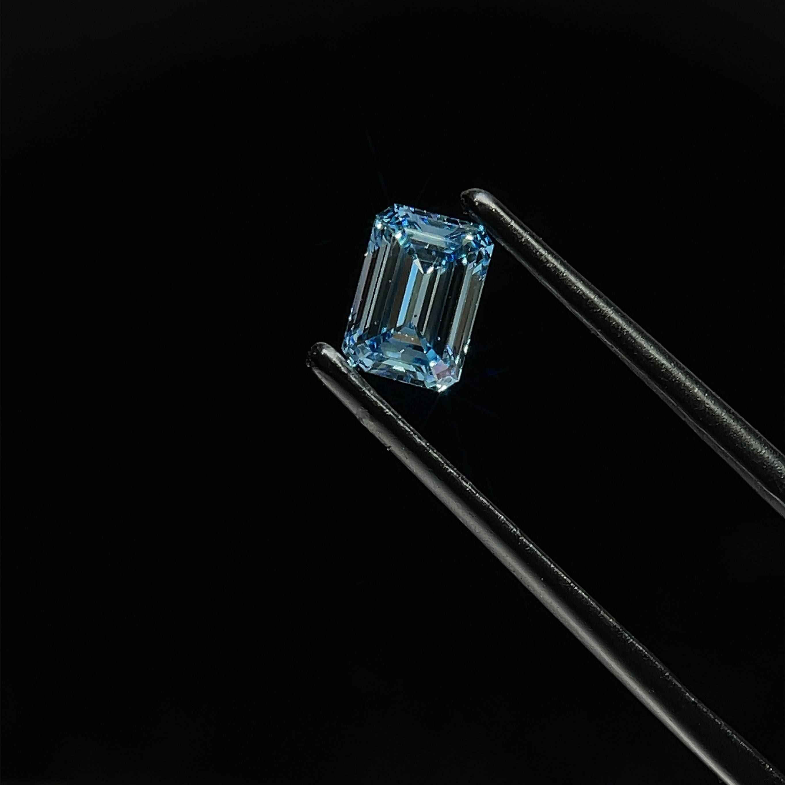 0.83 CT Fancy Vivid Blue EMERALD