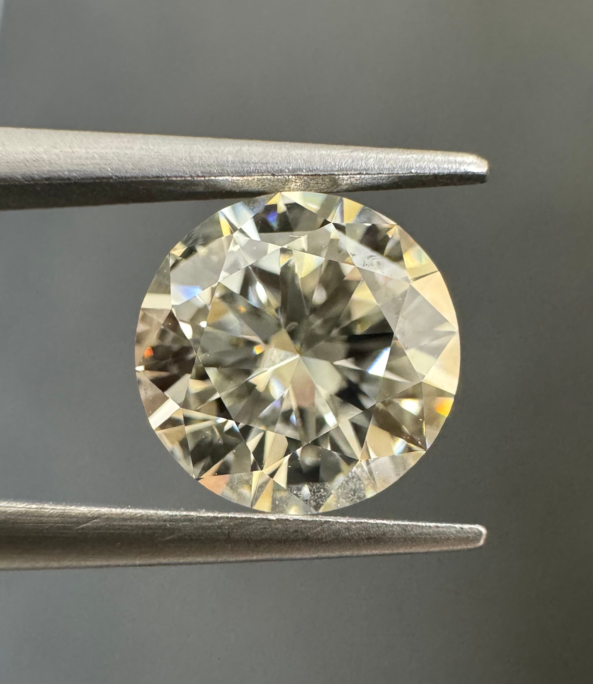 Prírodný diamant okrúhly...