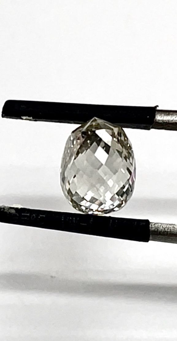 Prírodný diamant briolette,...