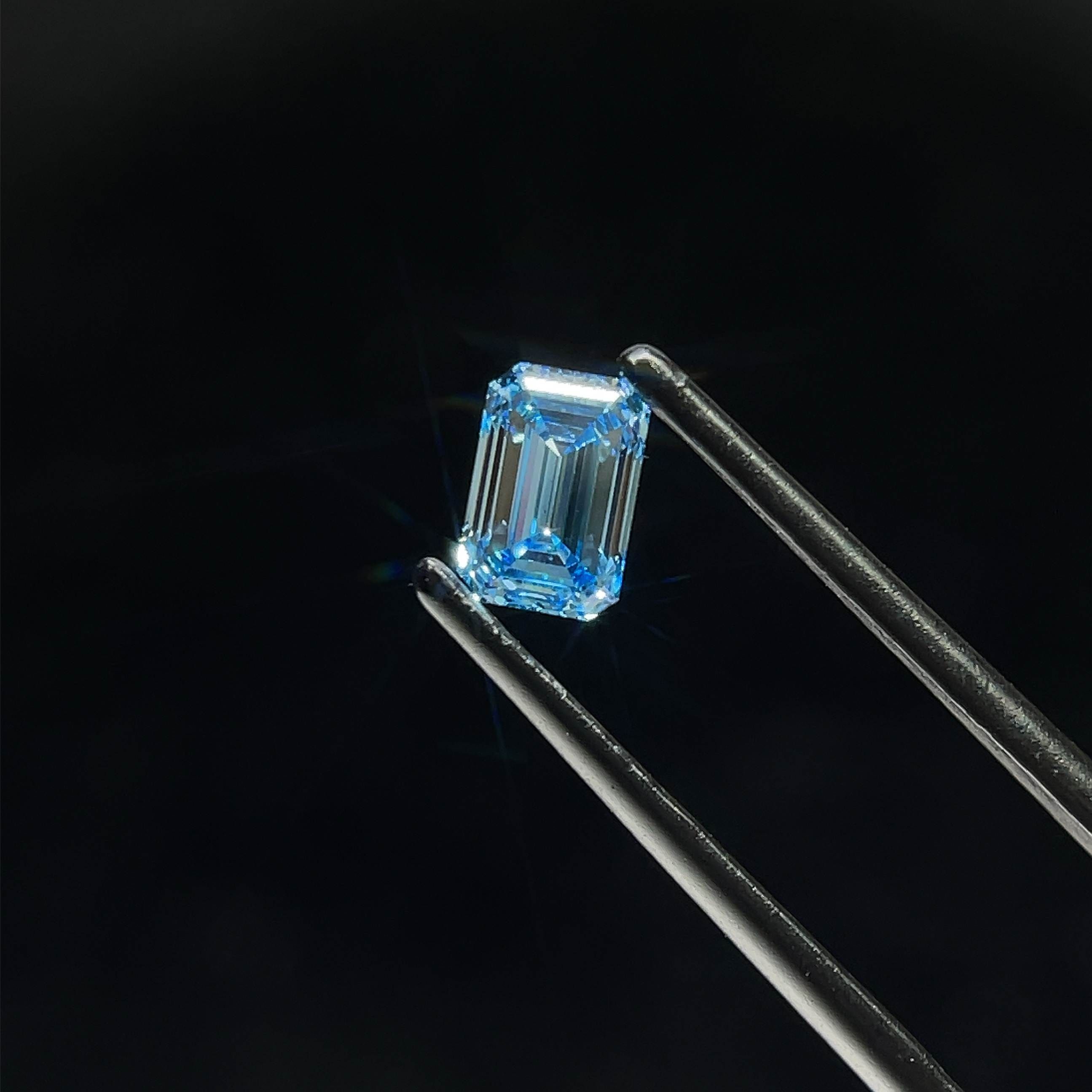0.74 CT Fancy Vivid Blue EMERALD