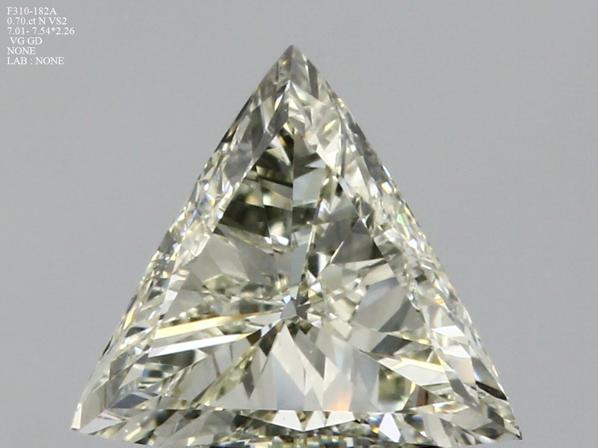 Prírodný diamant trillion,...