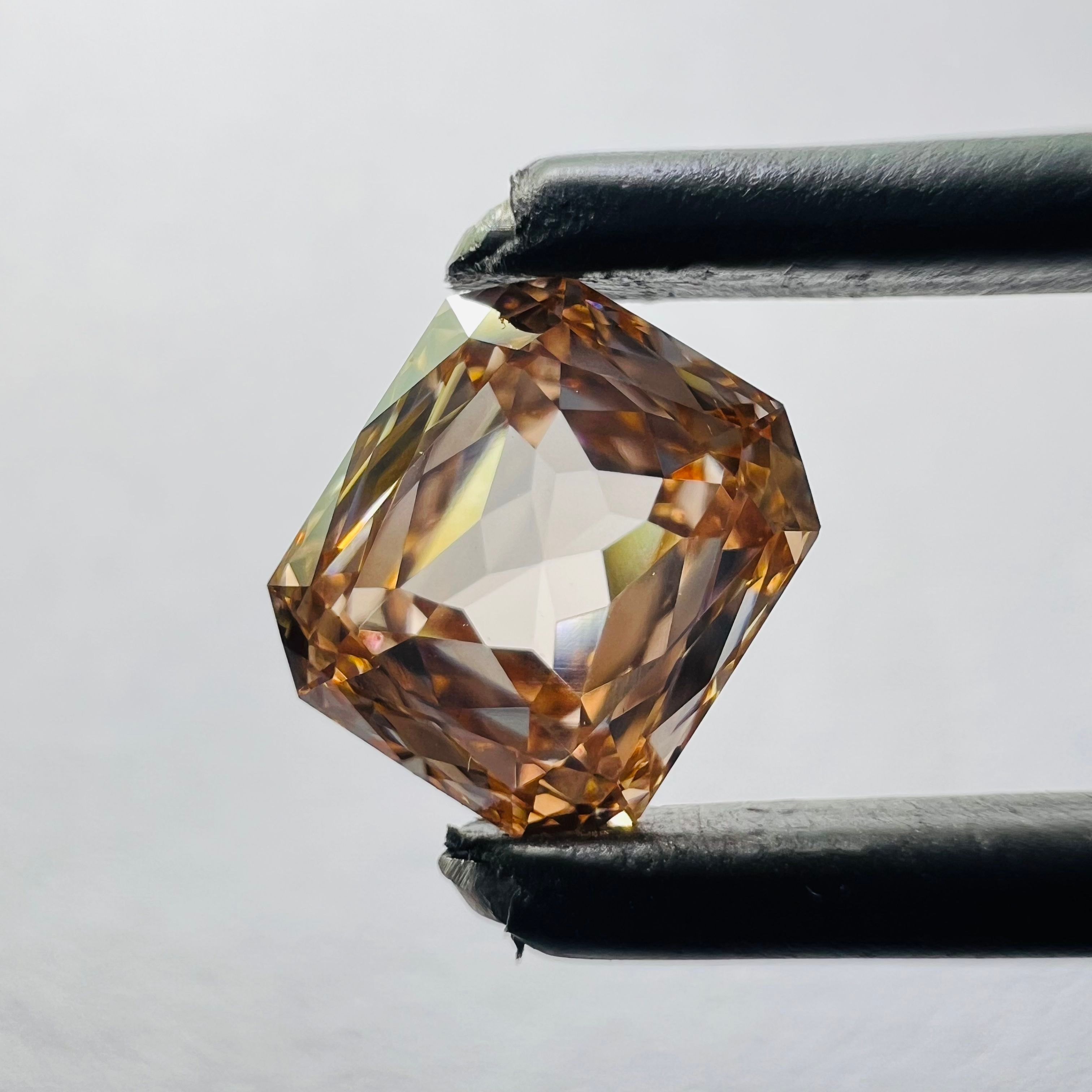 0.88 CT Orange EMERALD