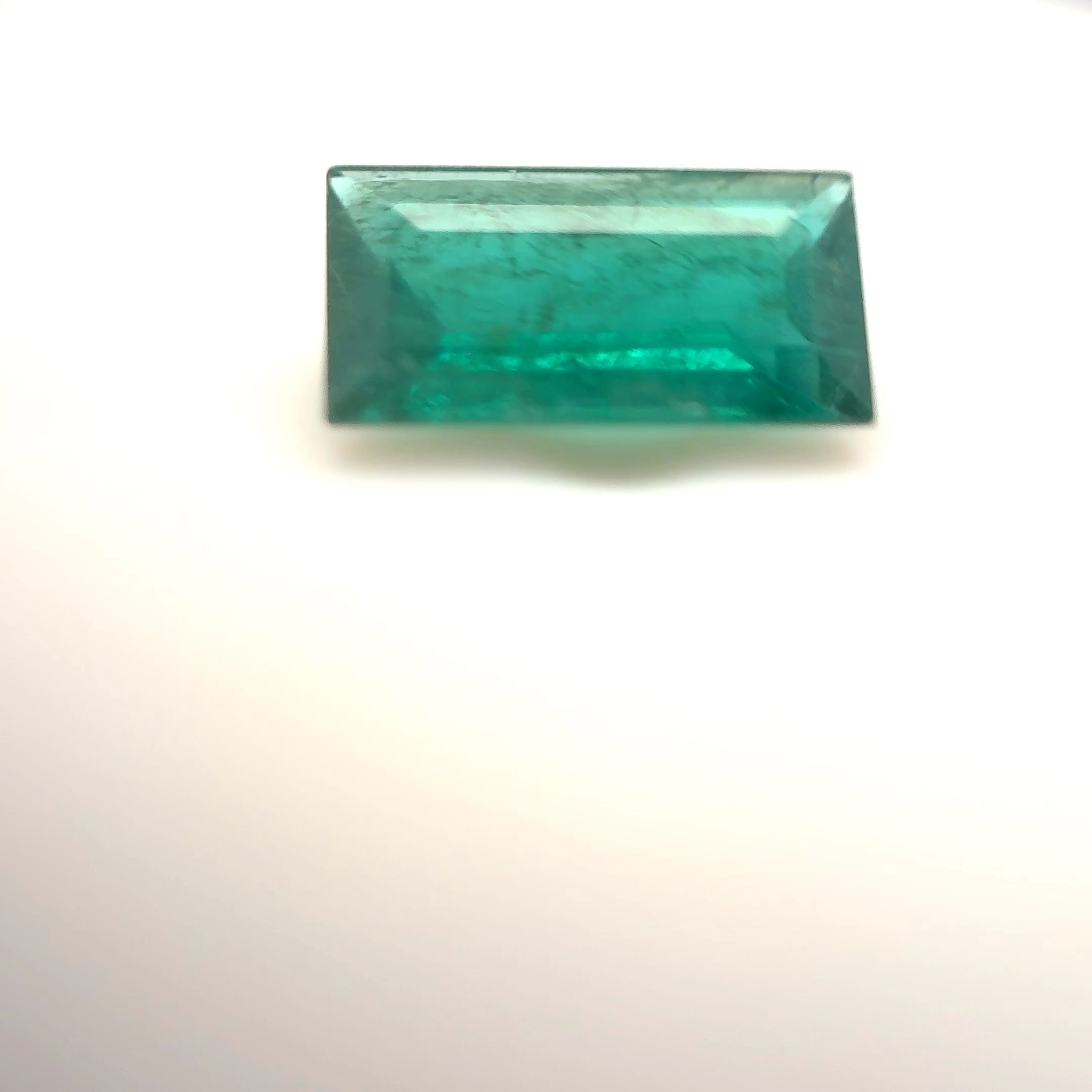 Szmaragd 1,10 ct, zielony, szlif bagietka