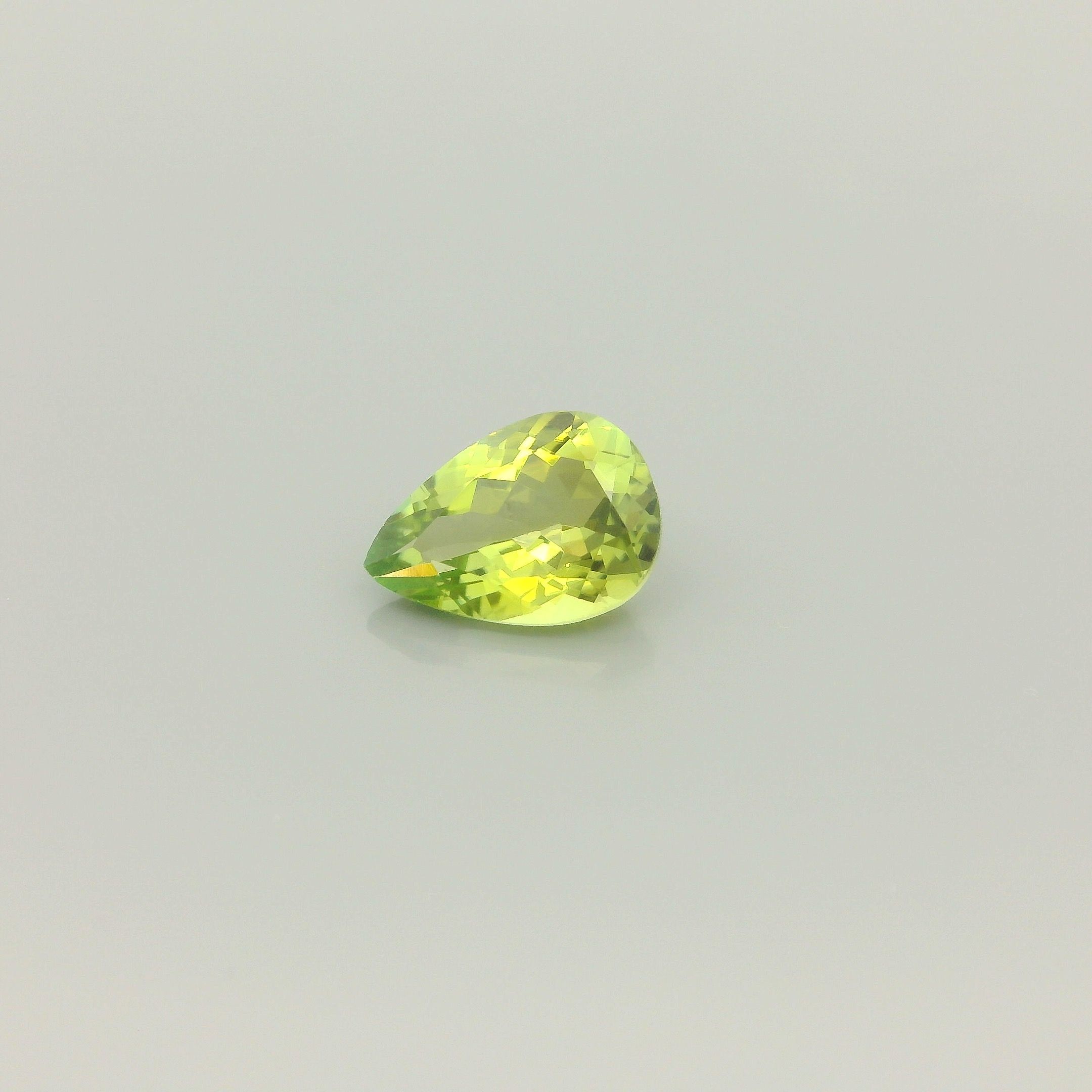 Turmalin 1,37 ct, zielony, szlif gruszka