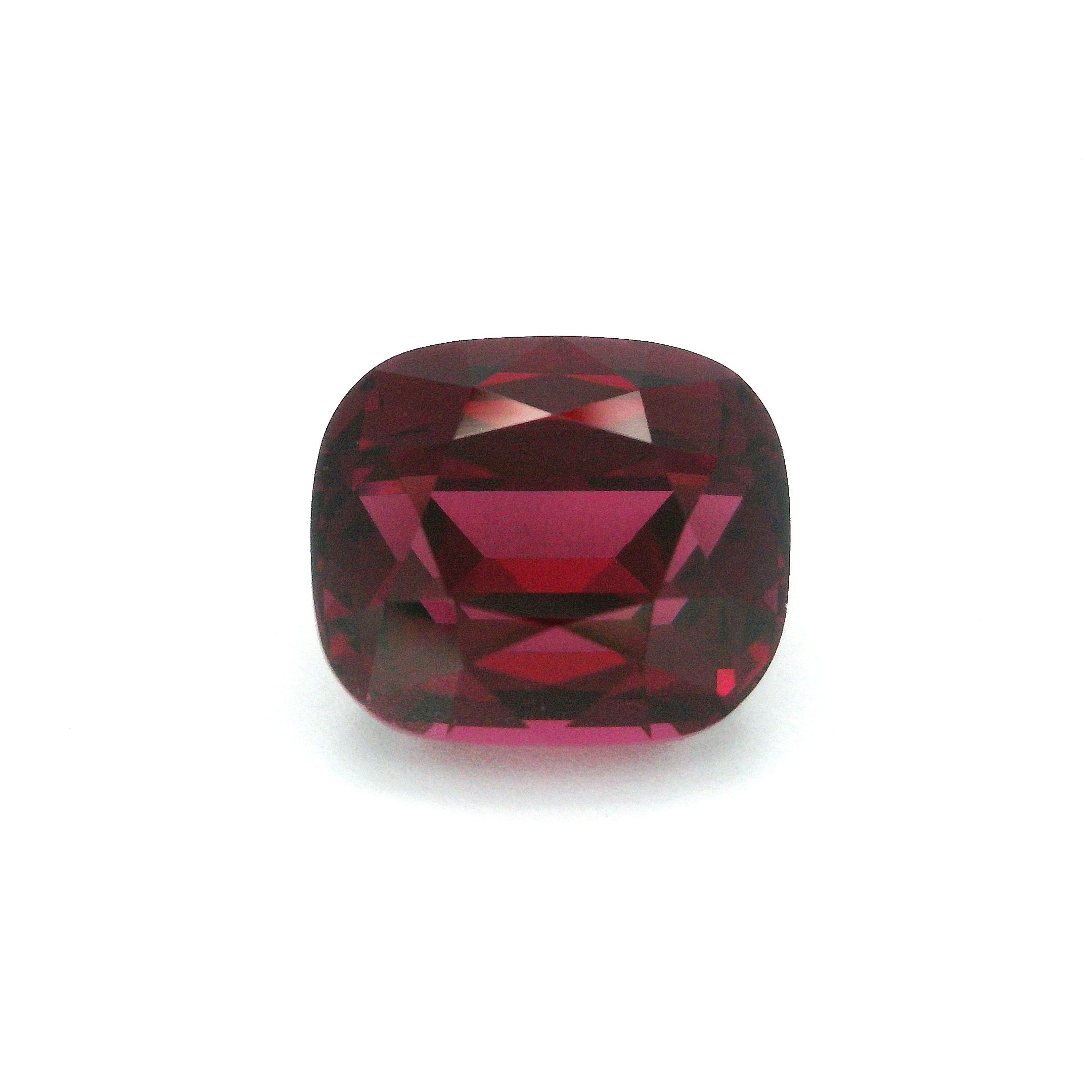 7.05 ct Cushion garnet