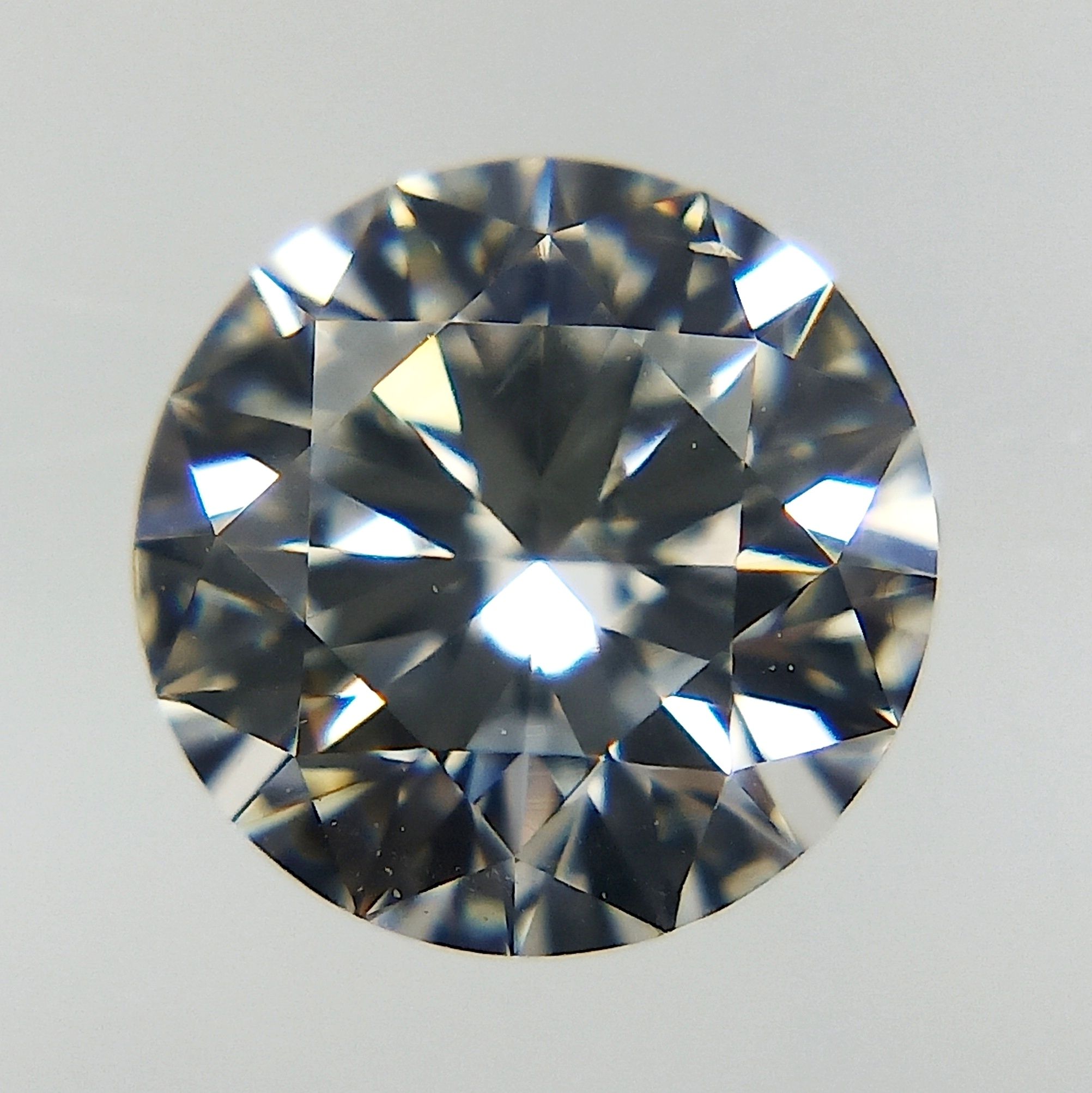 Prírodný diamant okrúhly...