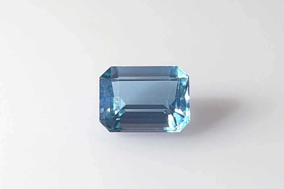 Akwamaryn 2,25 ct, niebieski, szlif szmaragdowy