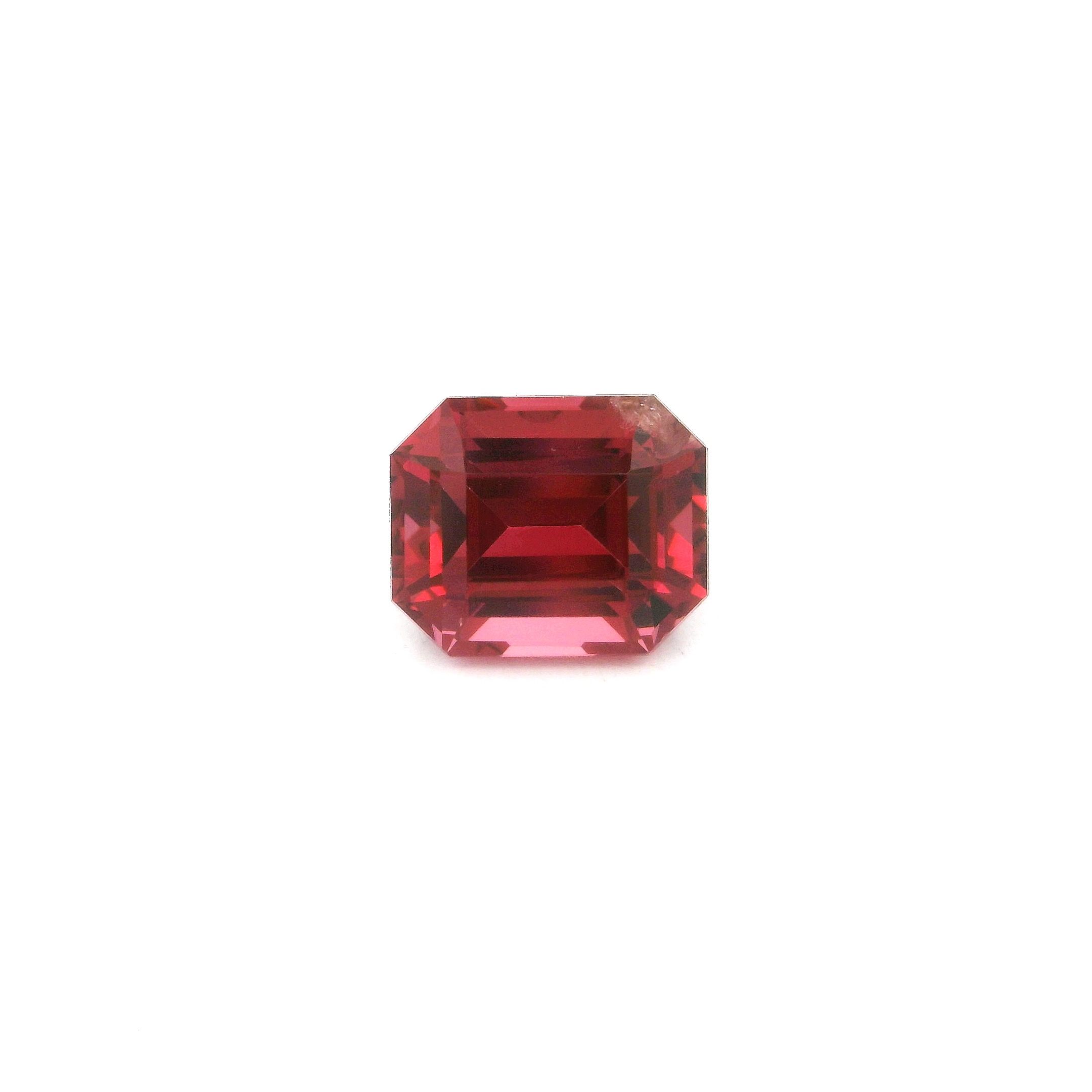 Granat 2,60 ct, różowy, szlif ośmiokątny