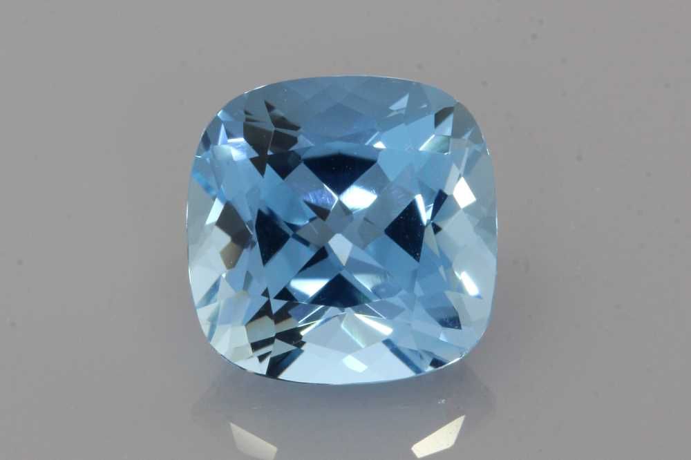 Akwamaryn 3,05 ct, niebieski, szlif cushion