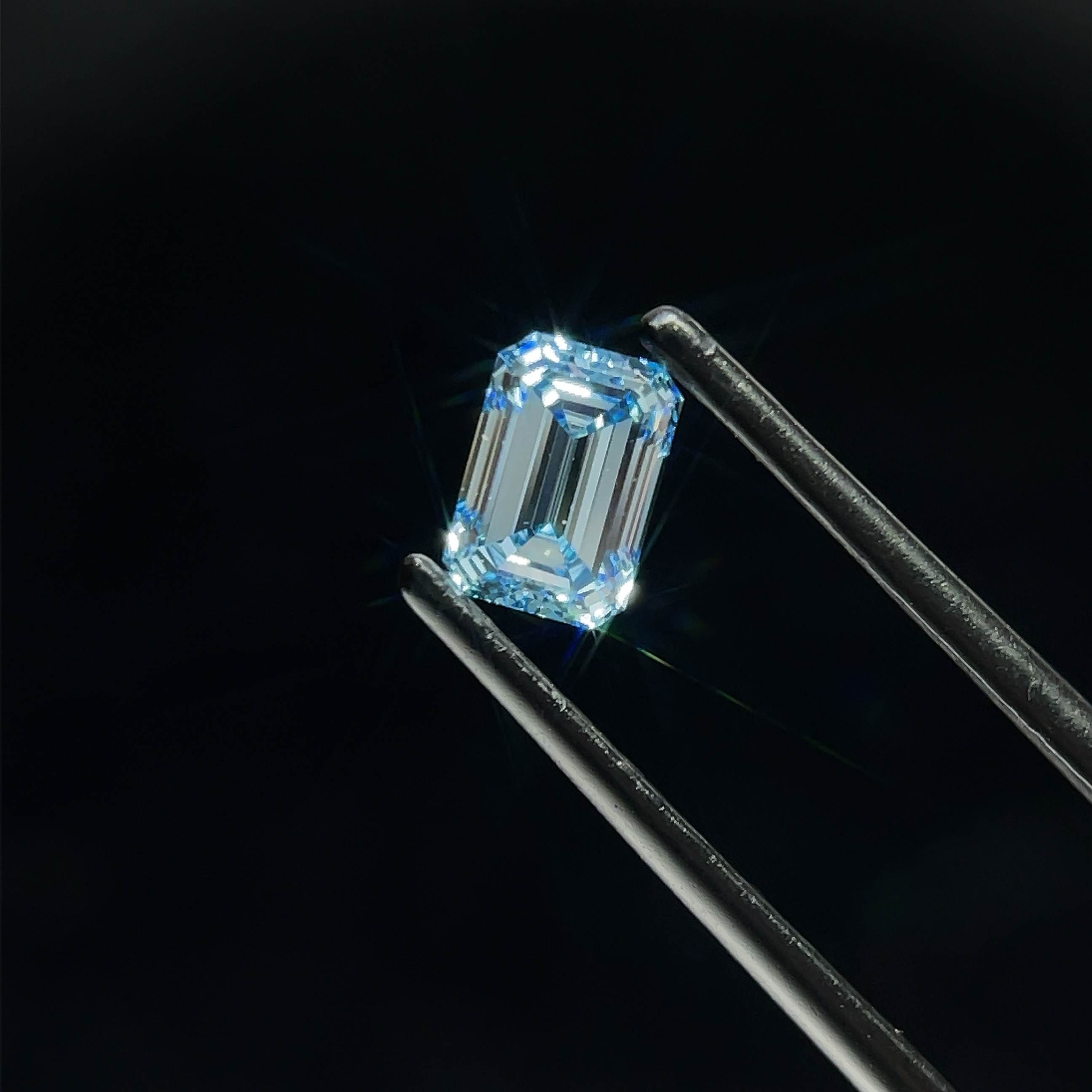 0.8 CT Fancy Intense Blue EMERALD