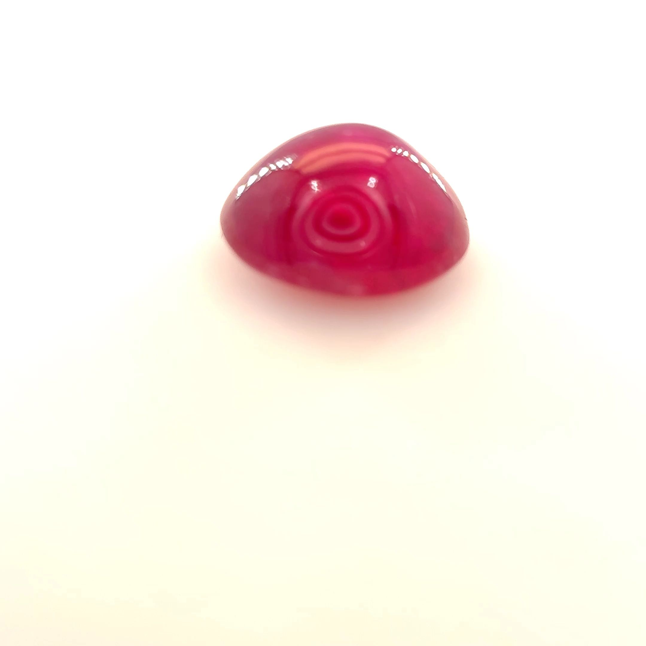 Rubin 2,13 ct, czerwony, kaboszon
