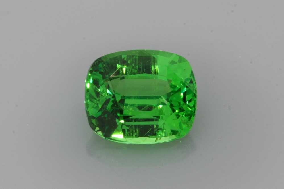Granat 2,00 ct, zielony, szlif cushion