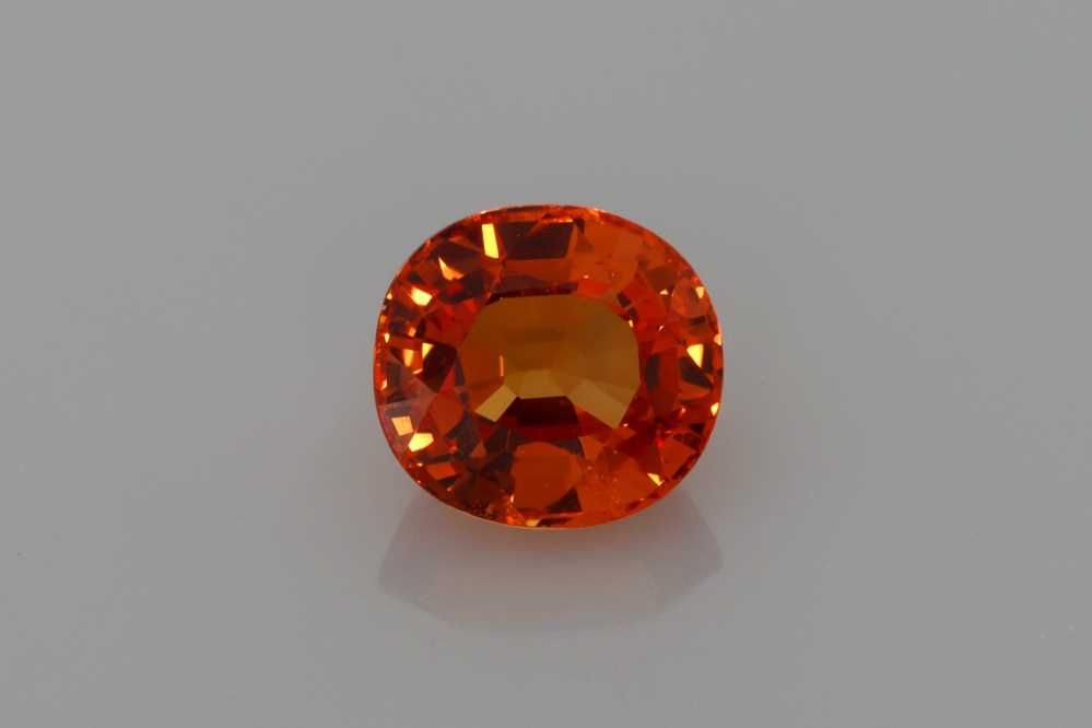 Szafir 2,31 ct, pomarańczowy, szlif cushion