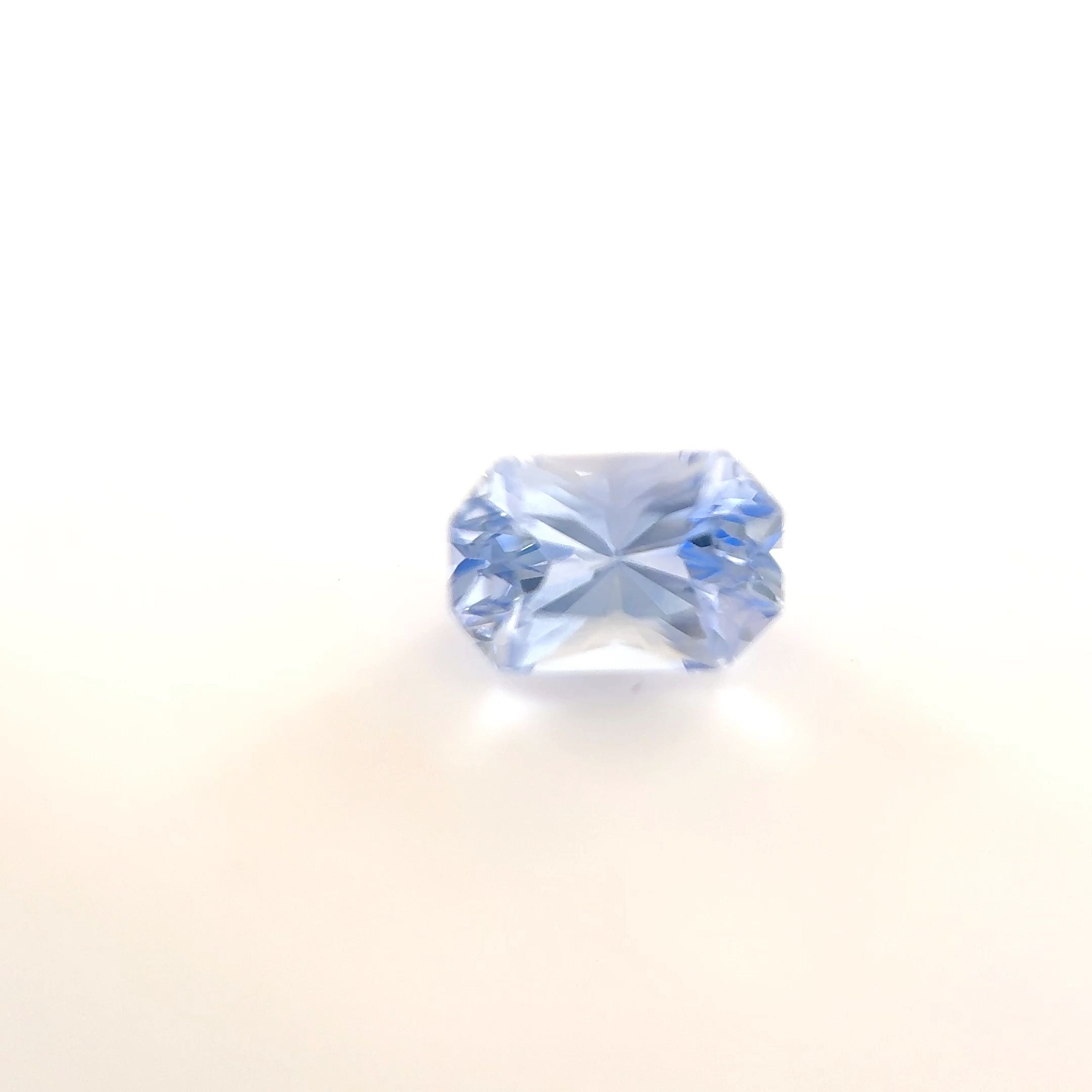 SAPPHIRE FACETED 0.76ct BLUE Vivid light EC SRILANKA HEATED