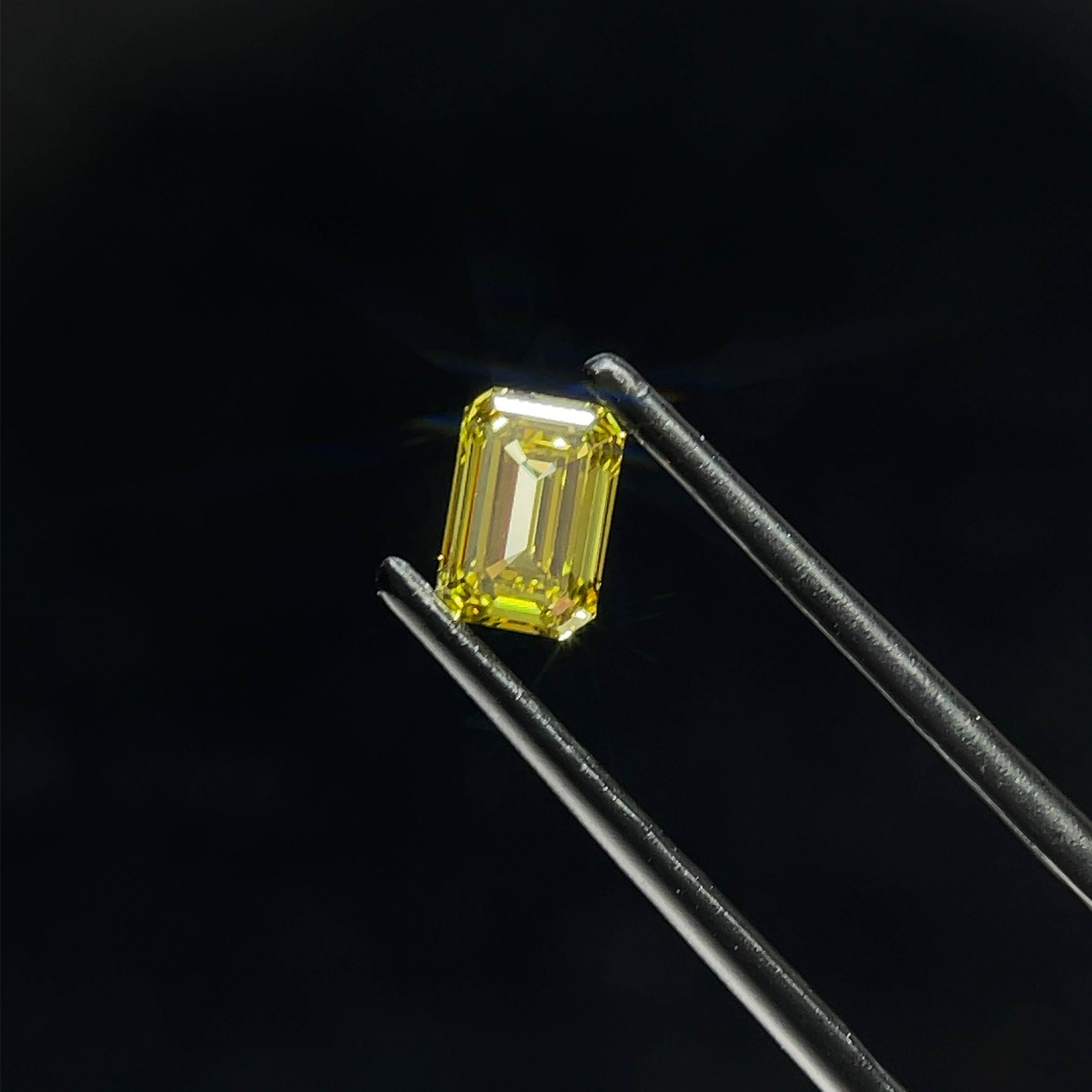 0.7 CT Fancy Gray Yellow EMERALD