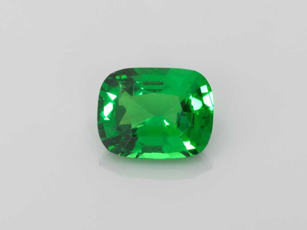 Granat 4,01 ct, zielony, szlif cushion