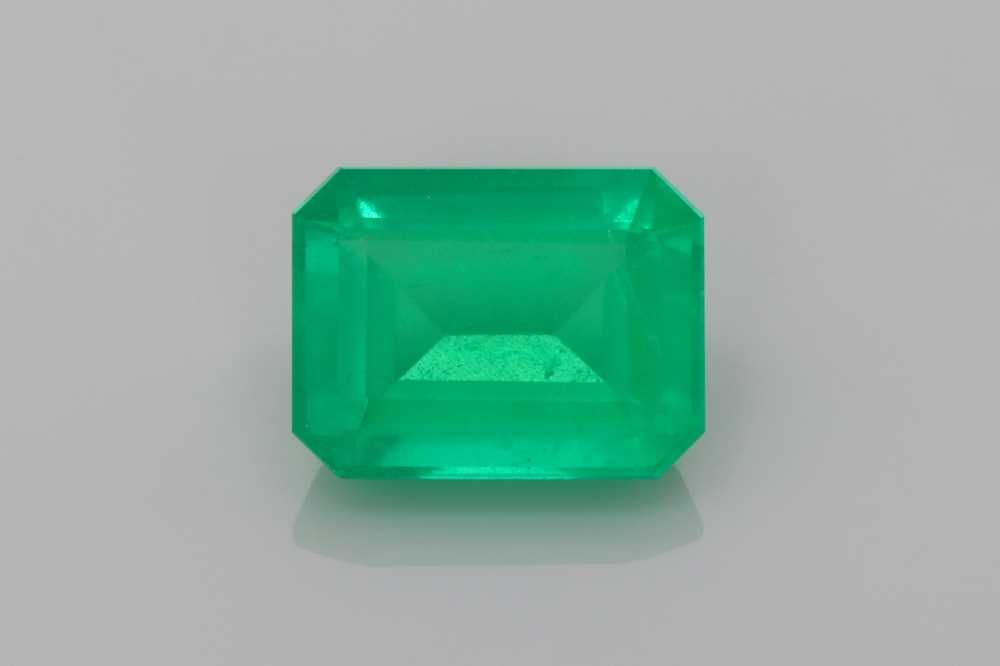Szmaragd 3,90 ct, zielony, szlif szmaragdowy