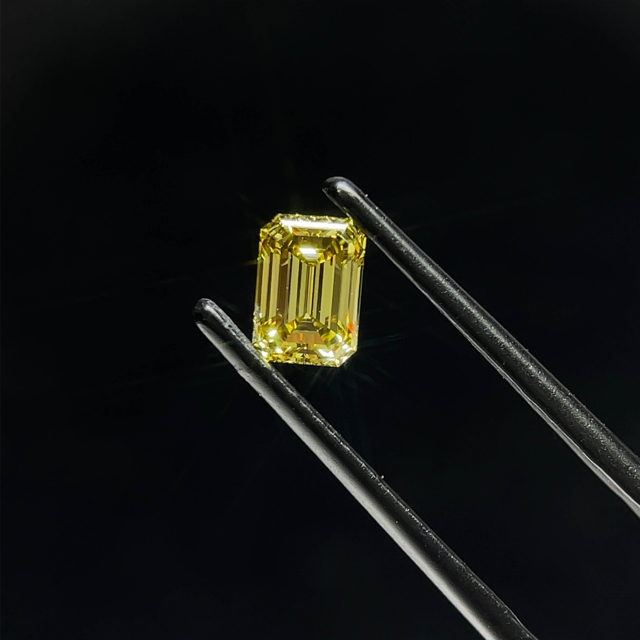 0.75 CT Fancy Intense Green Yellow EMERALD