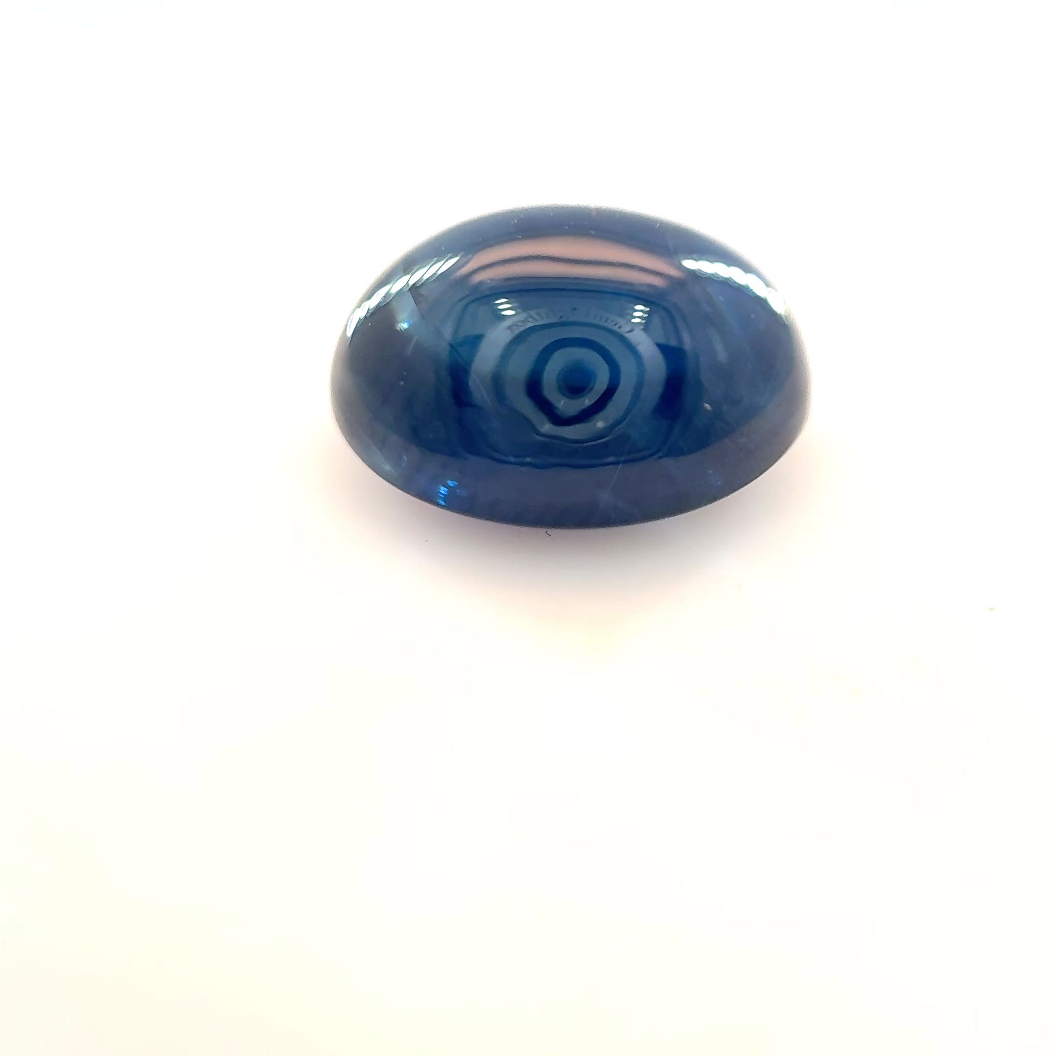 Szafir 4,69 ct, niebieski, kaboszon