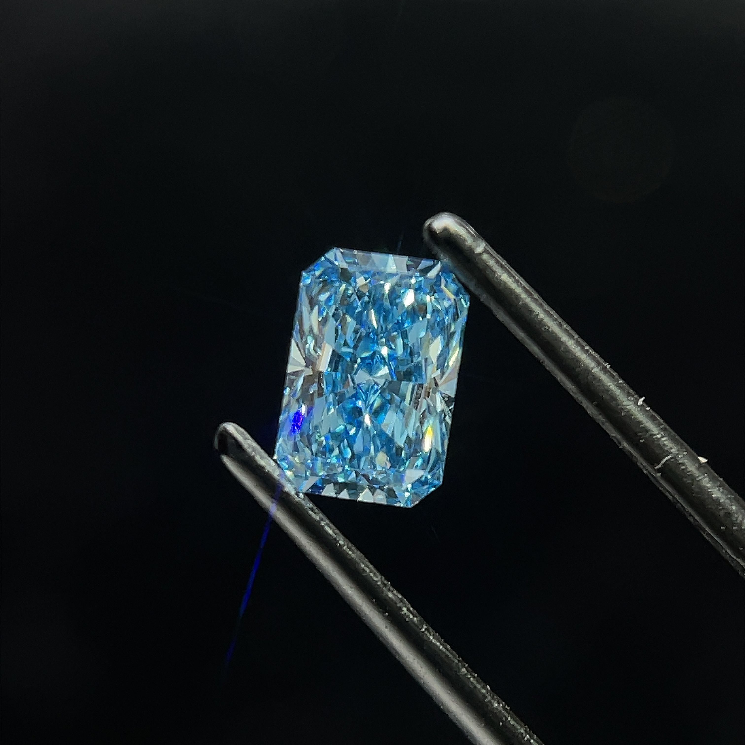 1.01 CT Fancy Vivid Blue RADIANT