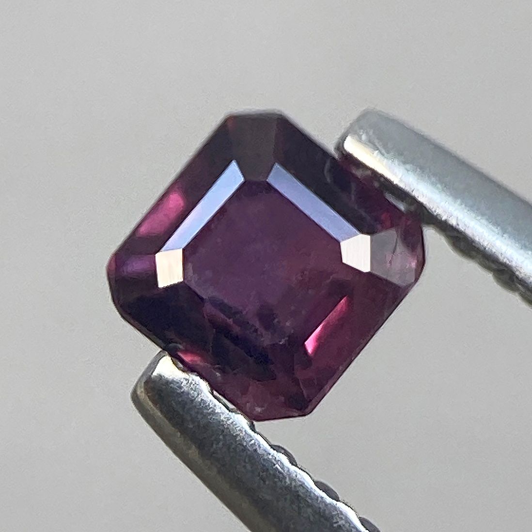 SAPPHIRE FACETED 0.46ct PURPLE Purple EC MADAGASCAR NONE