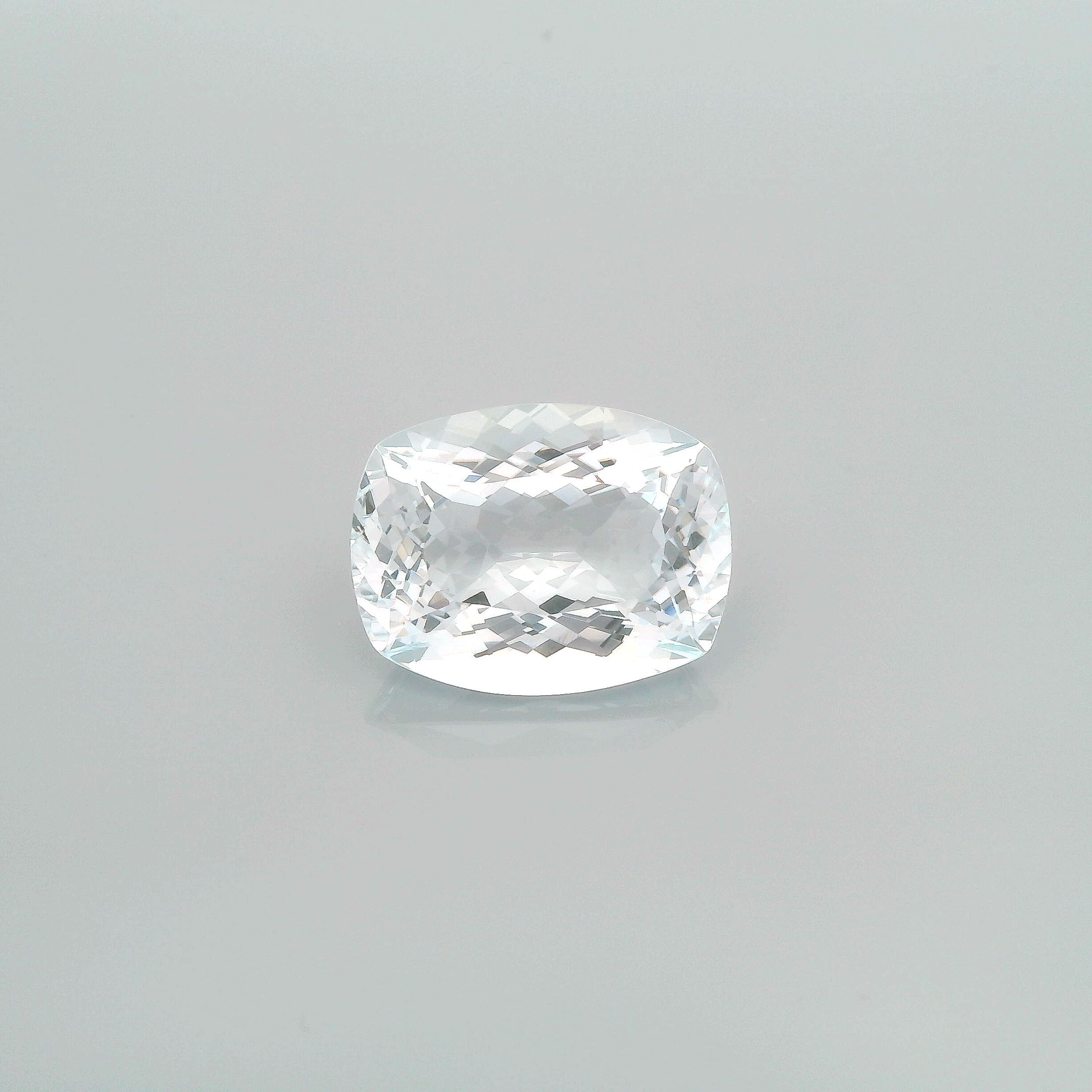 Akwamaryn 22,29 ct, niebieski, szlif cushion