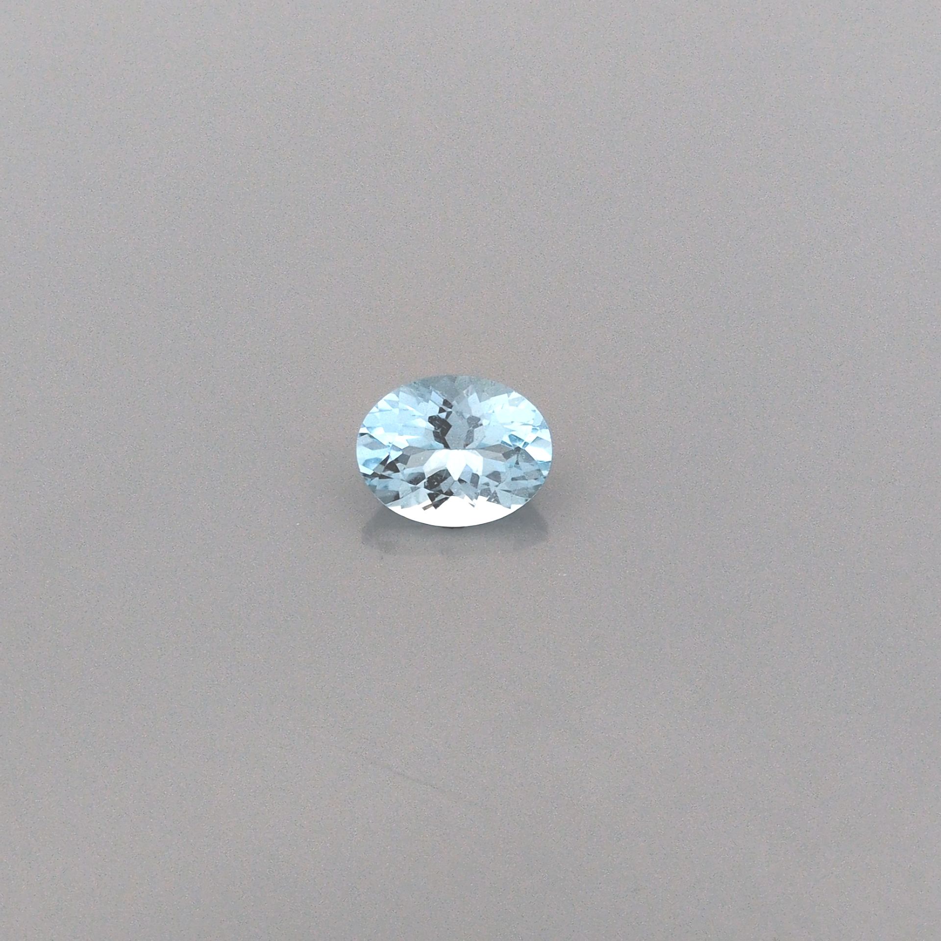 Akwamaryn 1,81 ct, niebieski, szlif owalny