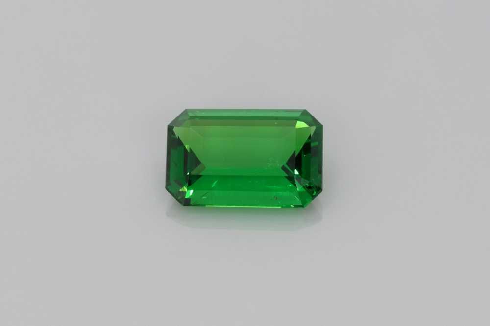 Granat 1,07 ct, zielony, szlif szmaragdowy
