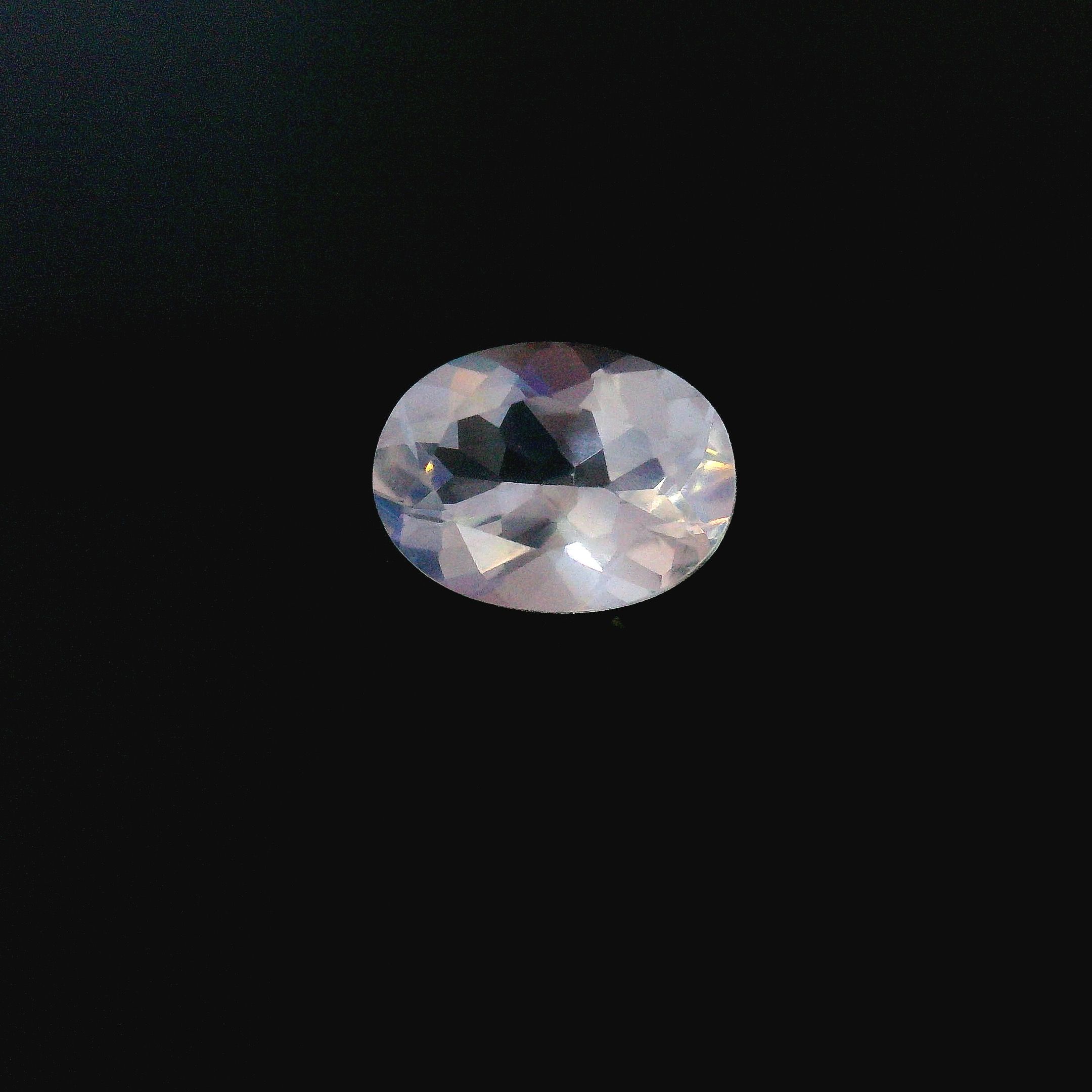 Kamień księżycowy 1,19 ct, biały, szlif owalny