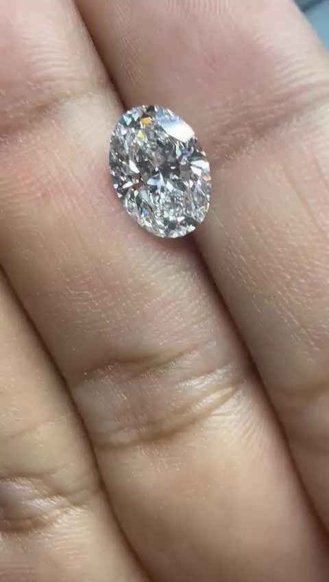 Prírodný diamant oval, FL, D, 2.55ct,... Prírodný diamant oval, FL, D, 2.55ct,...