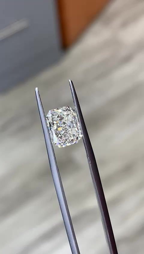 Prírodný diamant radiant,...