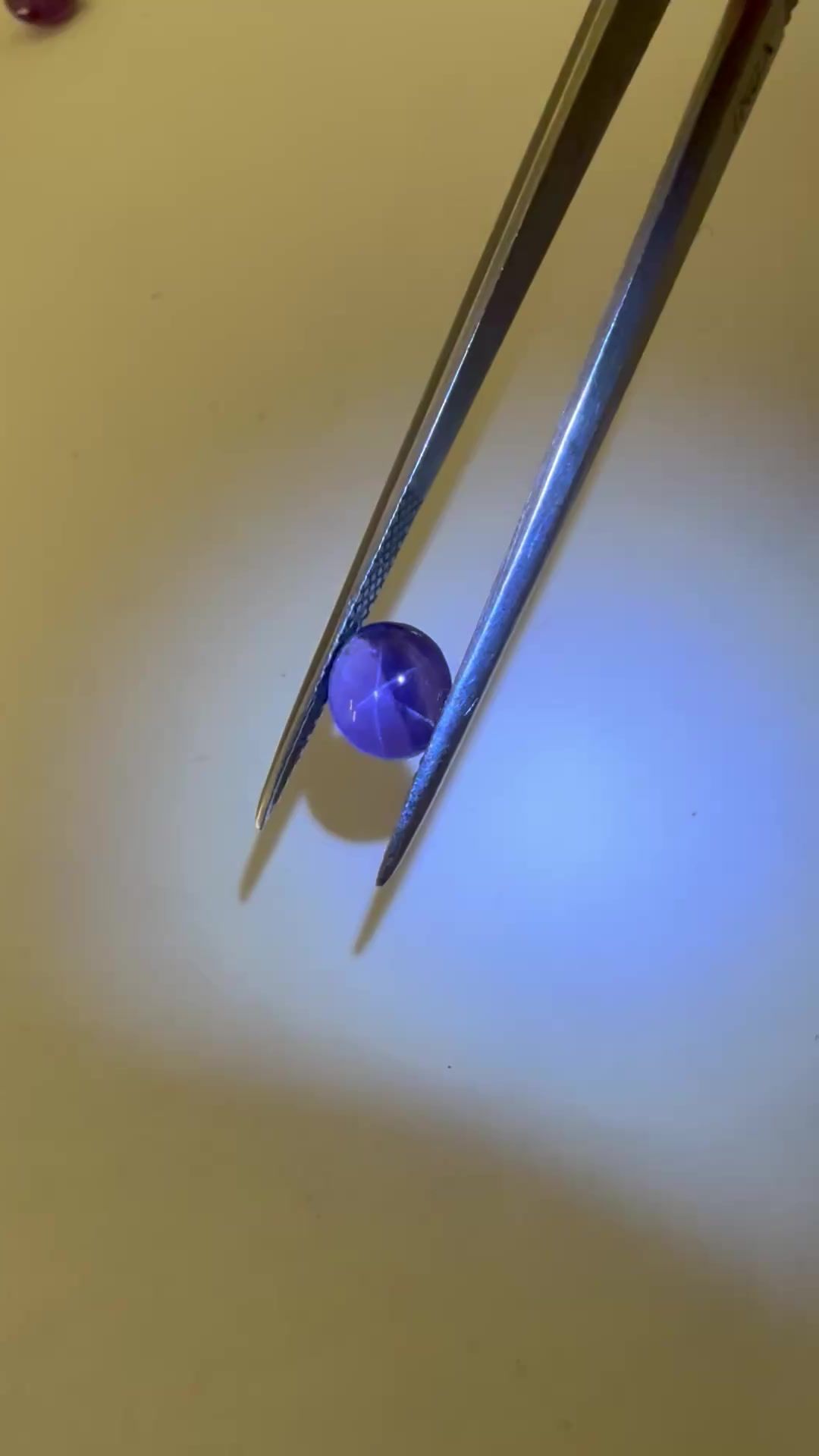 Szafir 1,75 ct, niebieski, kaboszon