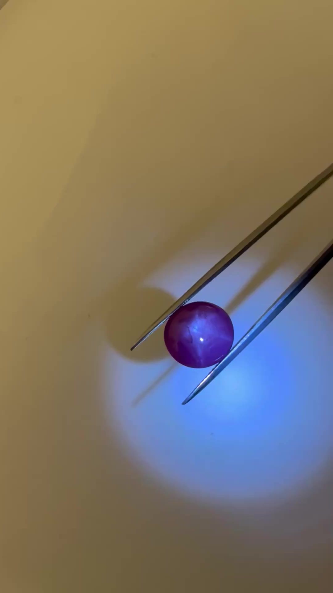 Rubin 6,78 ct, czerwony, kaboszon