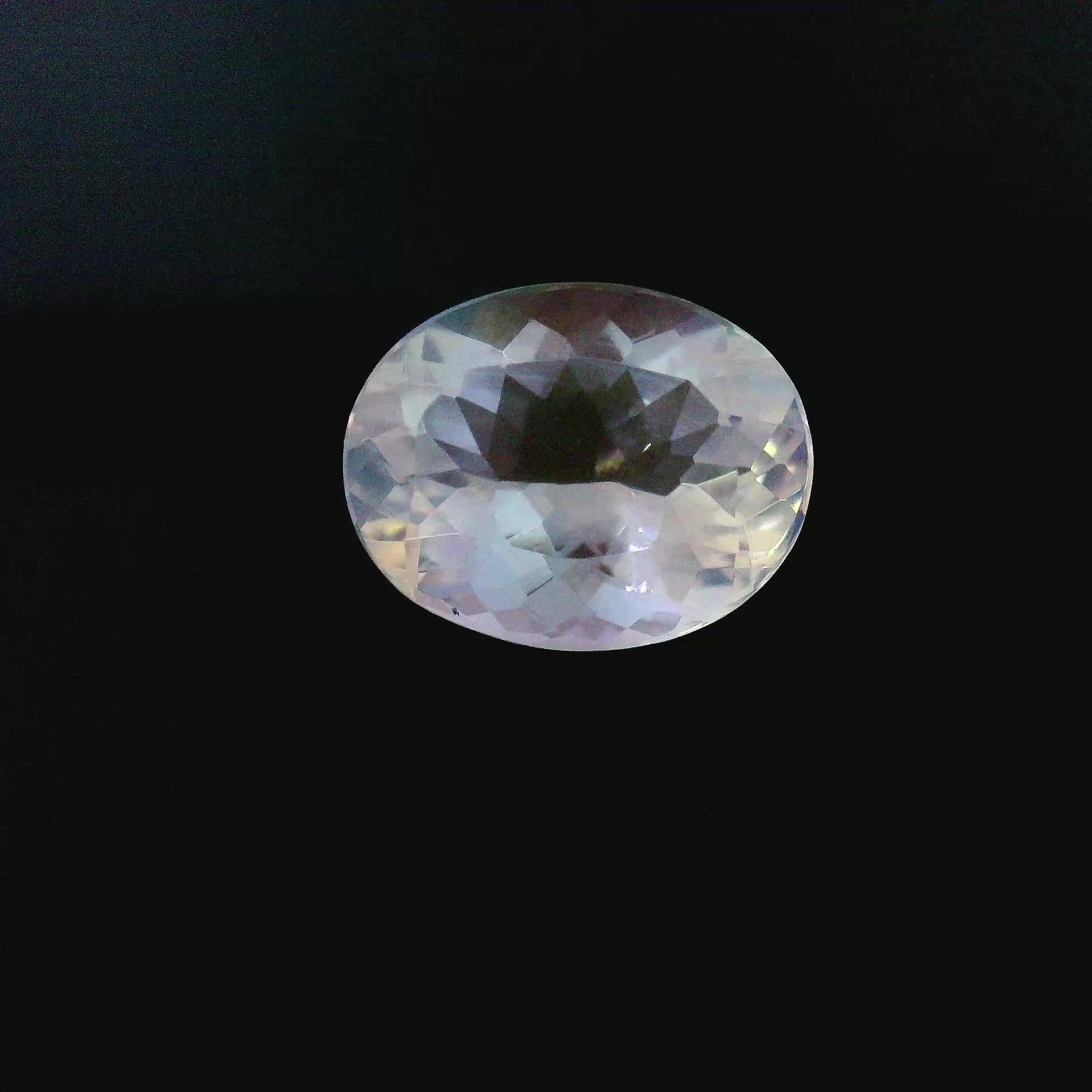 Kamień księżycowy 2,58 ct, biały, szlif owalny