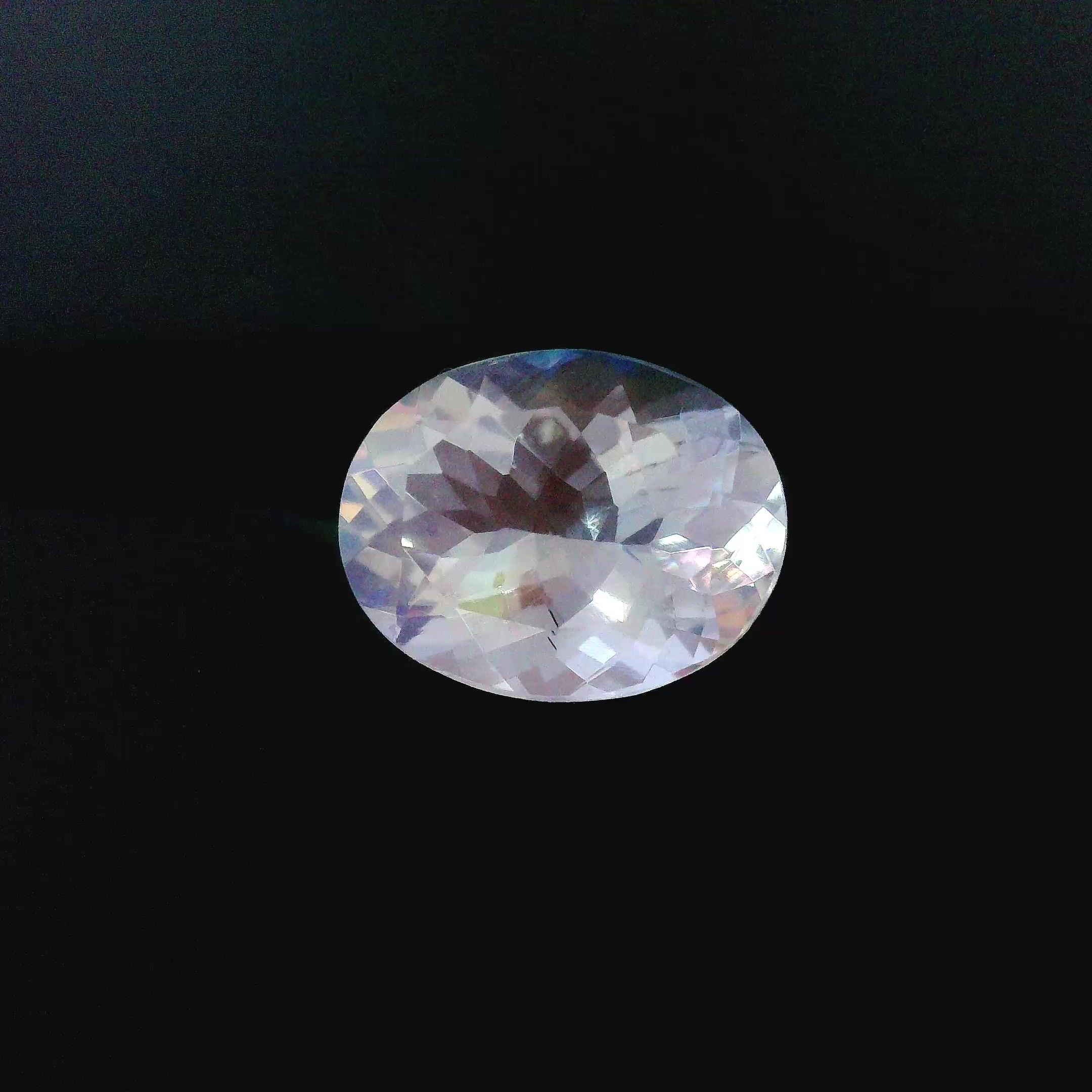 Kamień księżycowy 2,34 ct, biały, szlif owalny