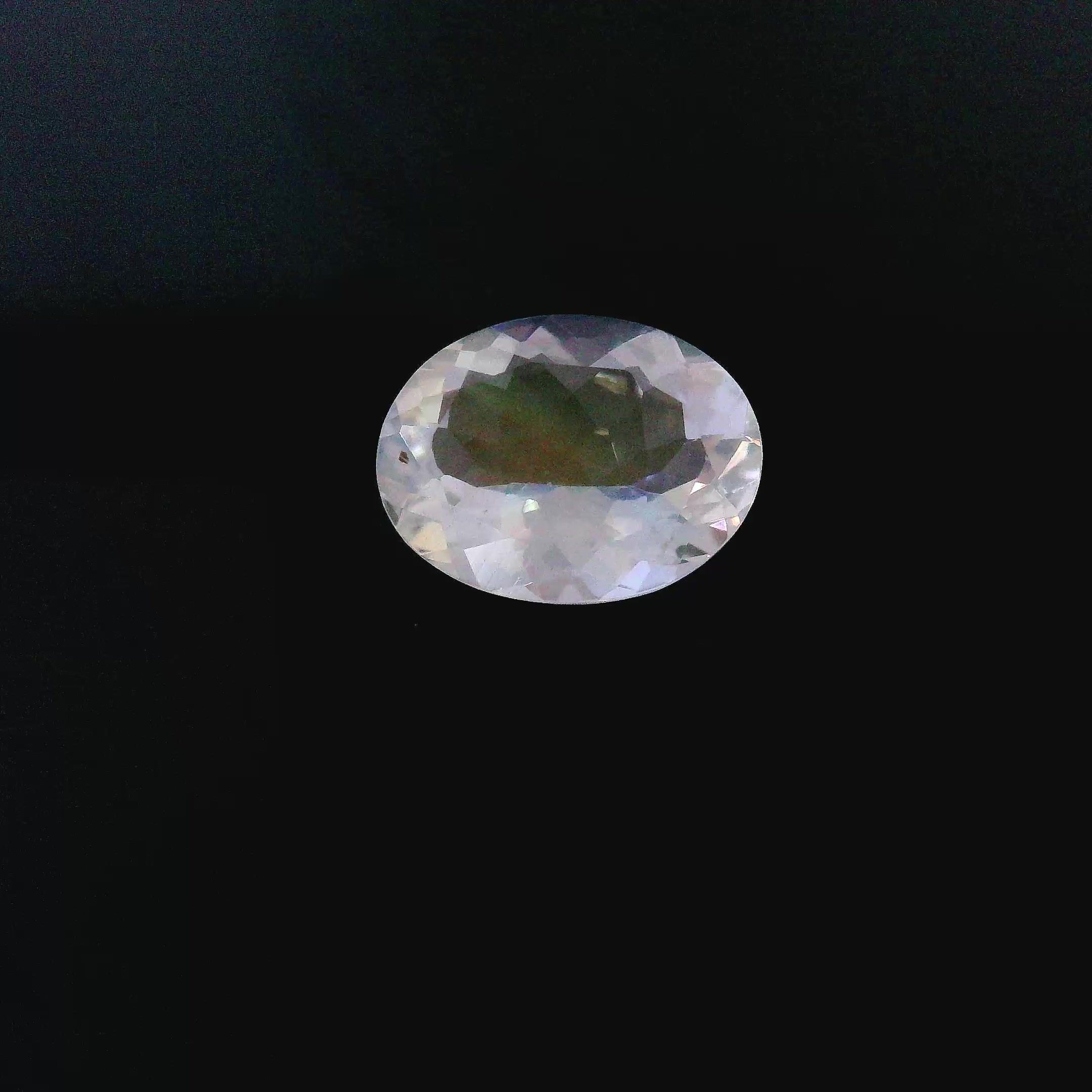 Kamień księżycowy 1,36 ct, biały, szlif owalny